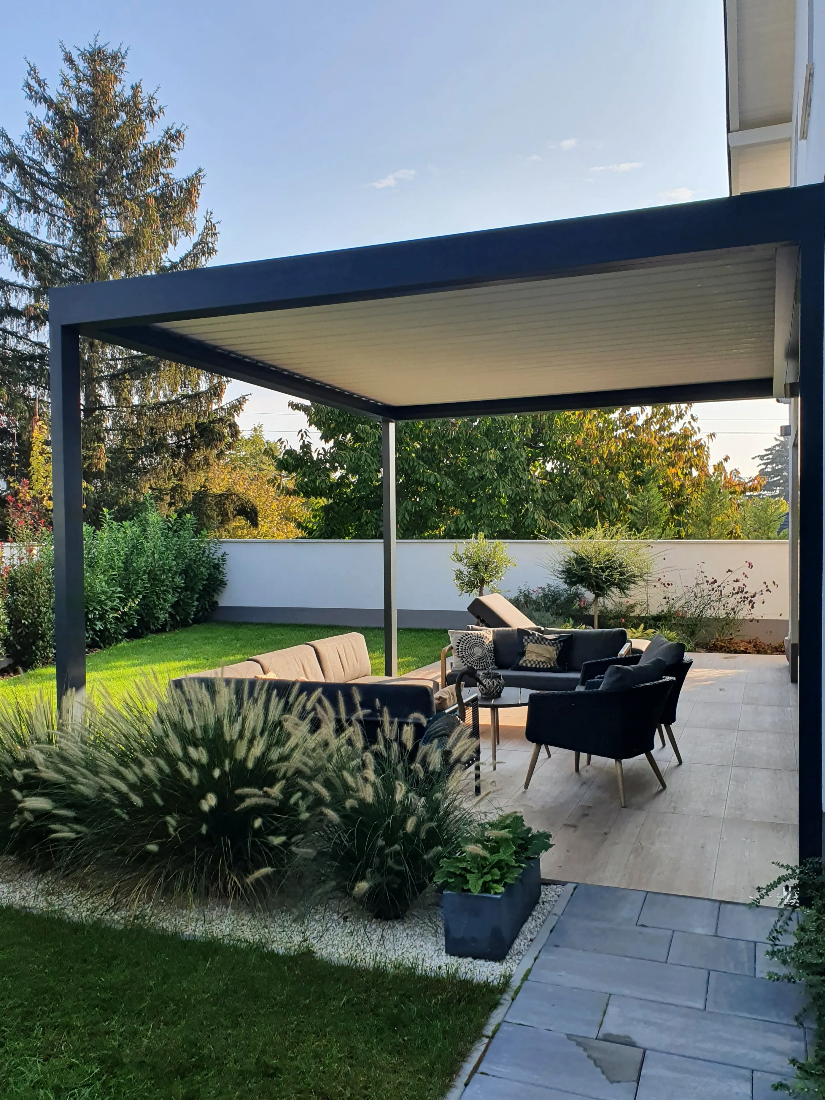 Bioklimatikus (sunguard) pergola tervezése és telepítése Budapesten, 2022-ben