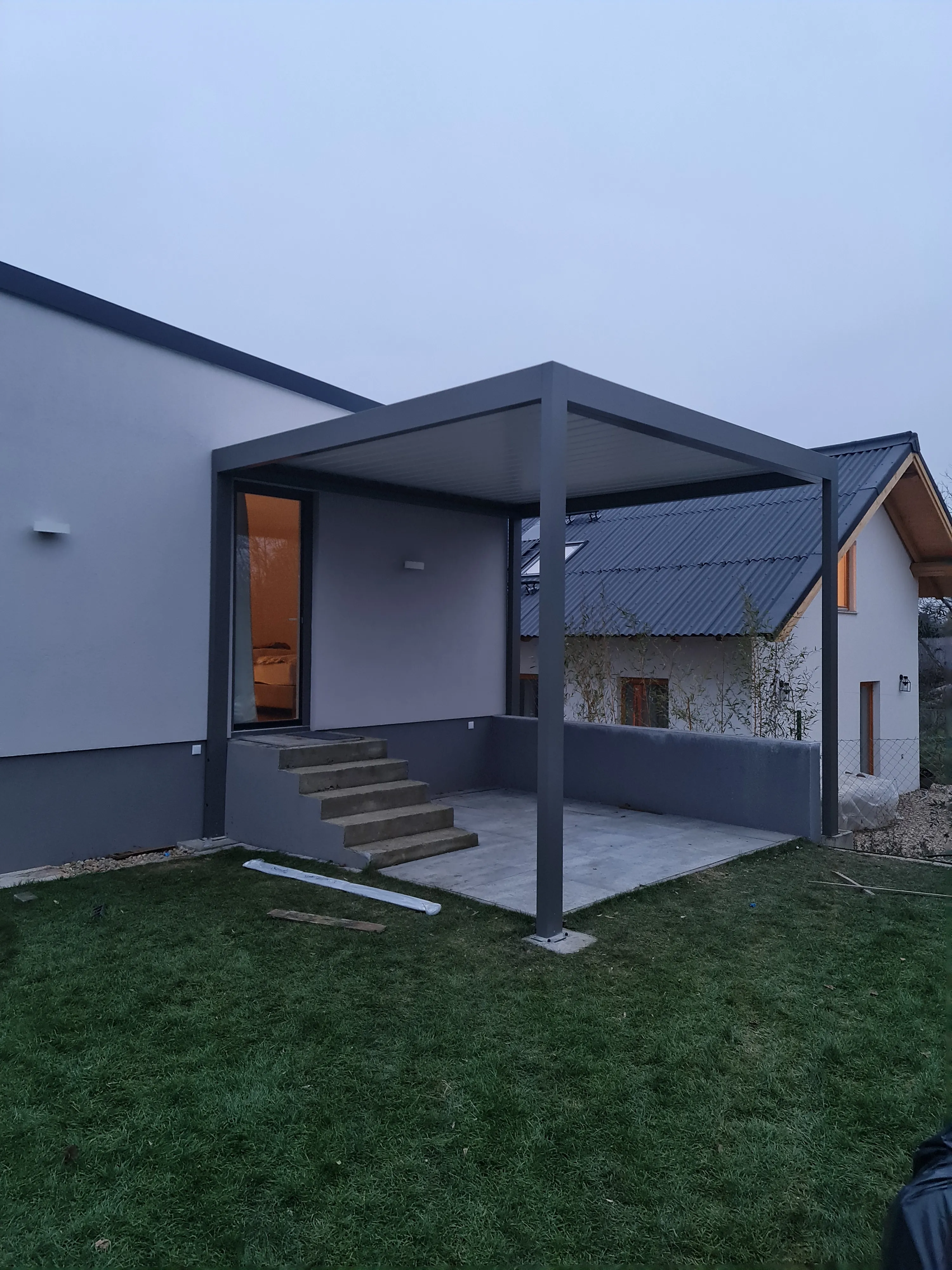 Bioklimatikus (sunguard) pergola tervezése és telepítése Budapesten, 2022-ben