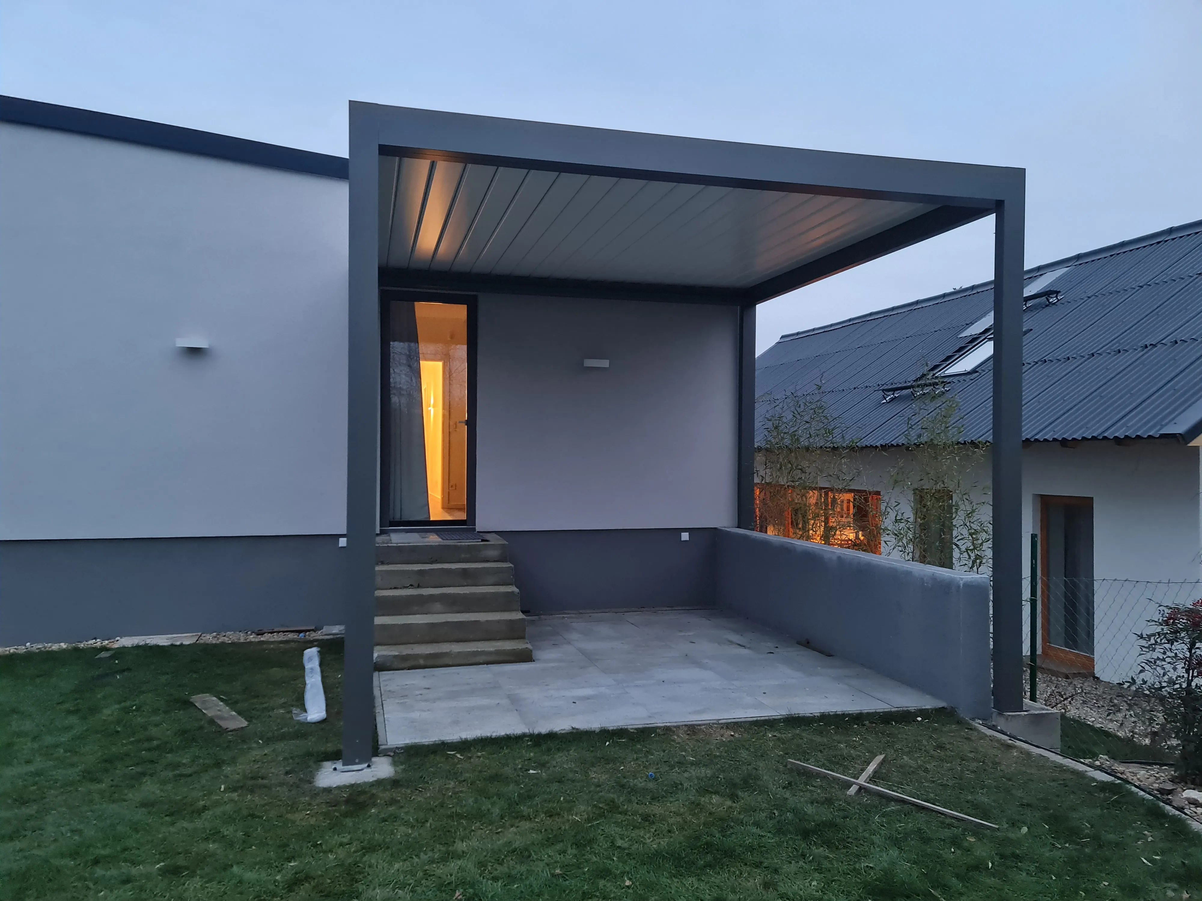 Bioklimatikus (sunguard) pergola tervezése és telepítése Budapesten, 2022-ben