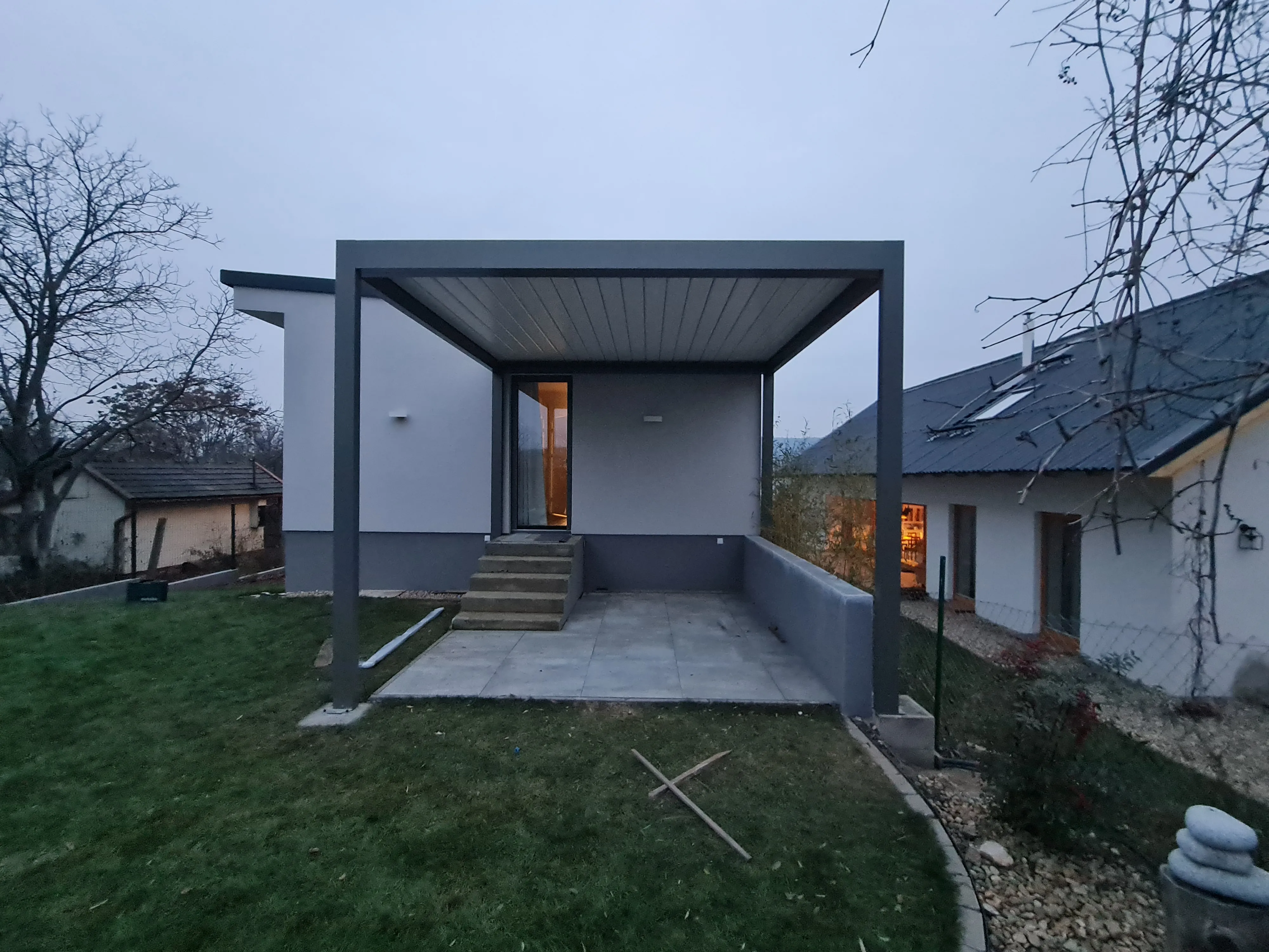 Bioklimatikus (sunguard) pergola tervezése és telepítése Budapesten, 2022-ben