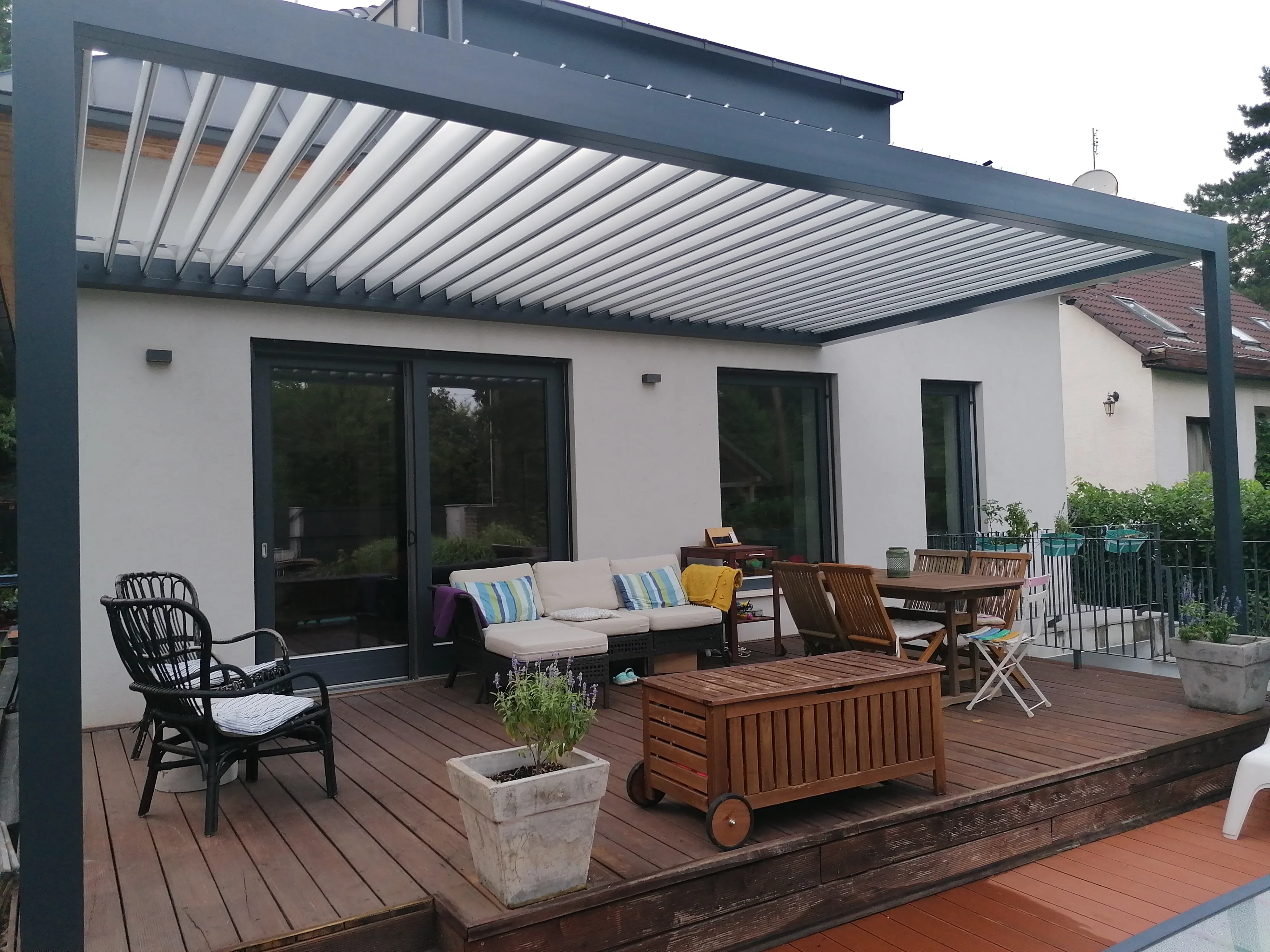 Bioklimatikus (sunguard) pergola tervezése és telepítése Budapesten, 2022-ben