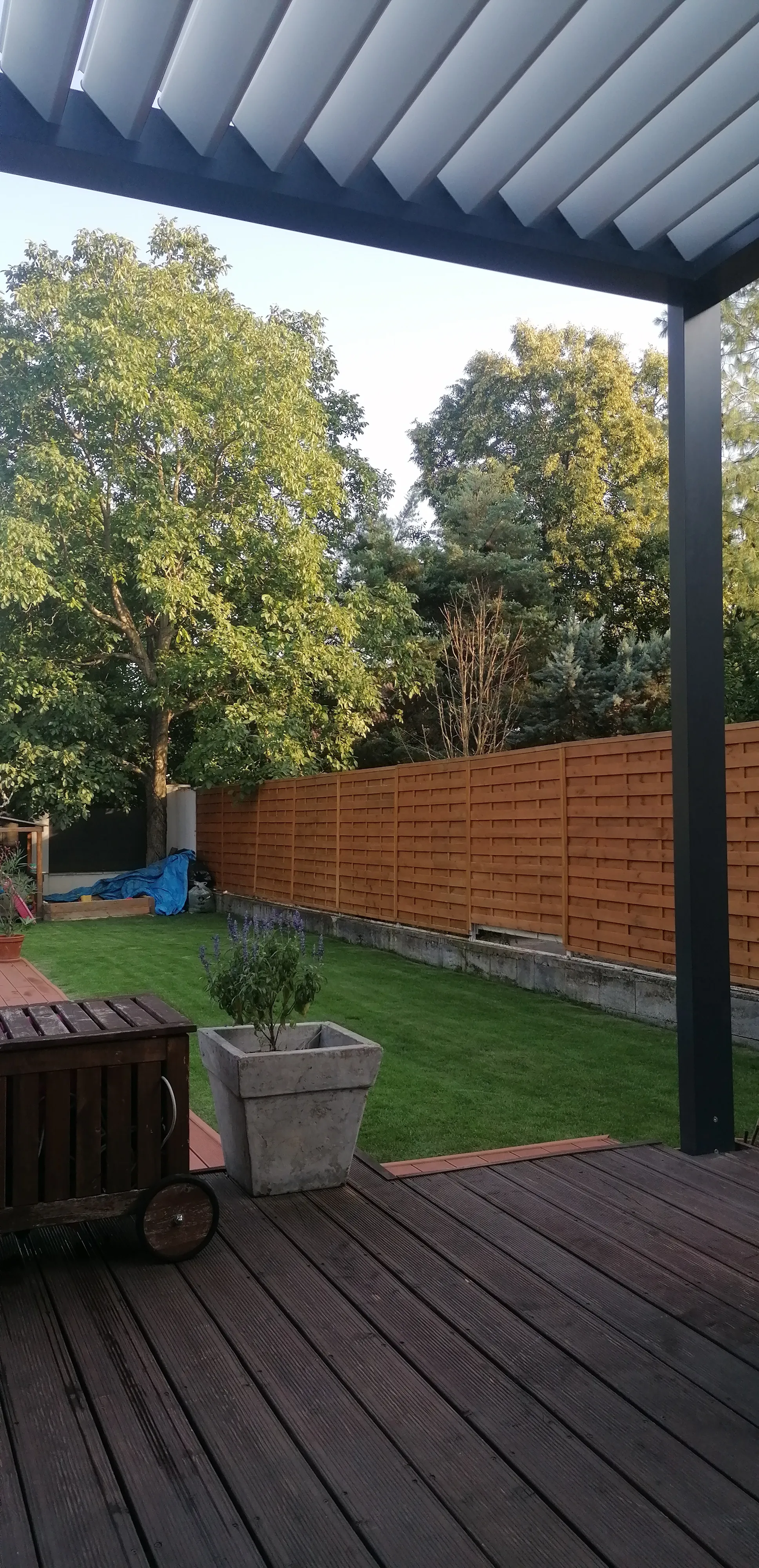 Bioklimatikus (sunguard) pergola tervezése és telepítése Budapesten, 2022-ben