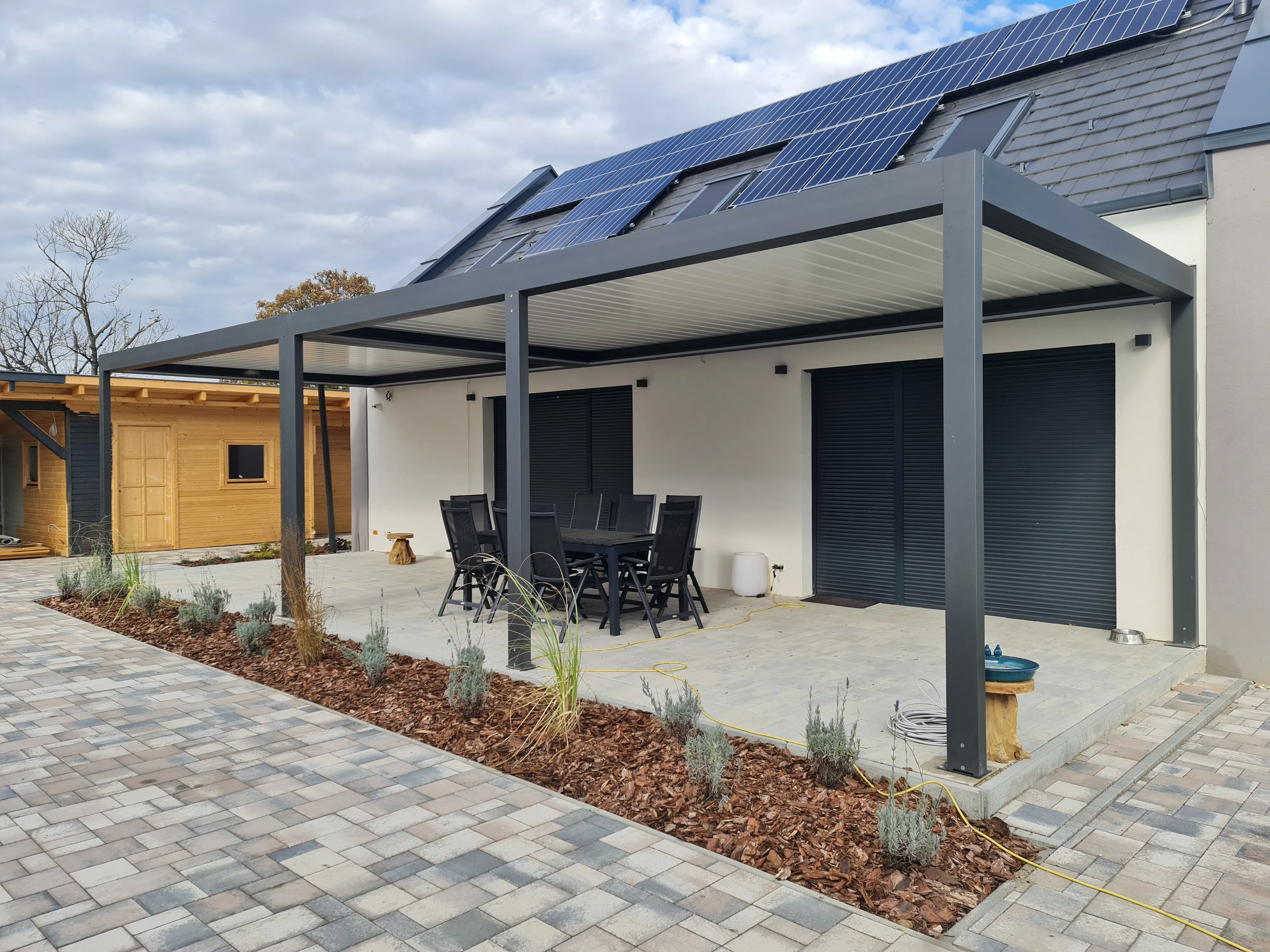 Bioklimatikus (sunguard) pergola tervezése és telepítése Budapesten, 2022-ben