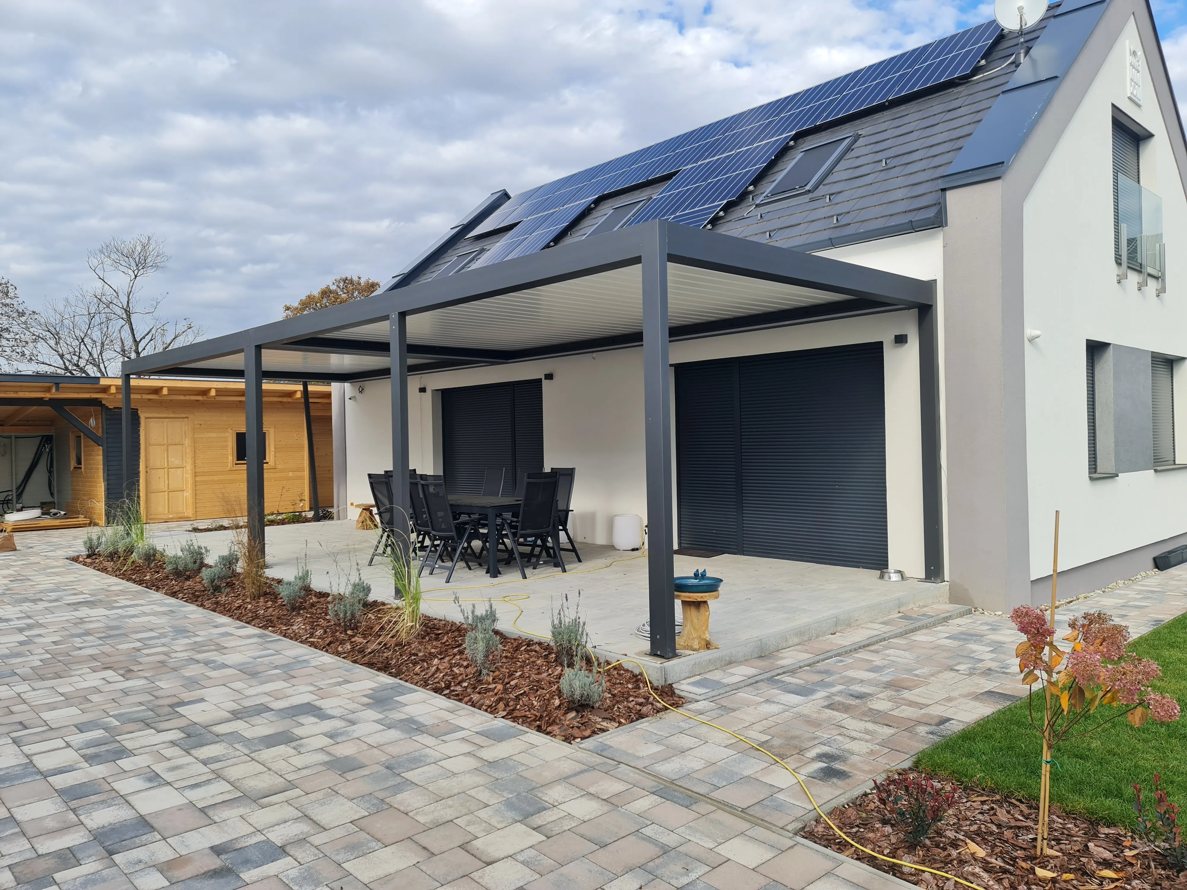 Bioklimatikus (sunguard) pergola tervezése és telepítése Budapesten, 2022-ben