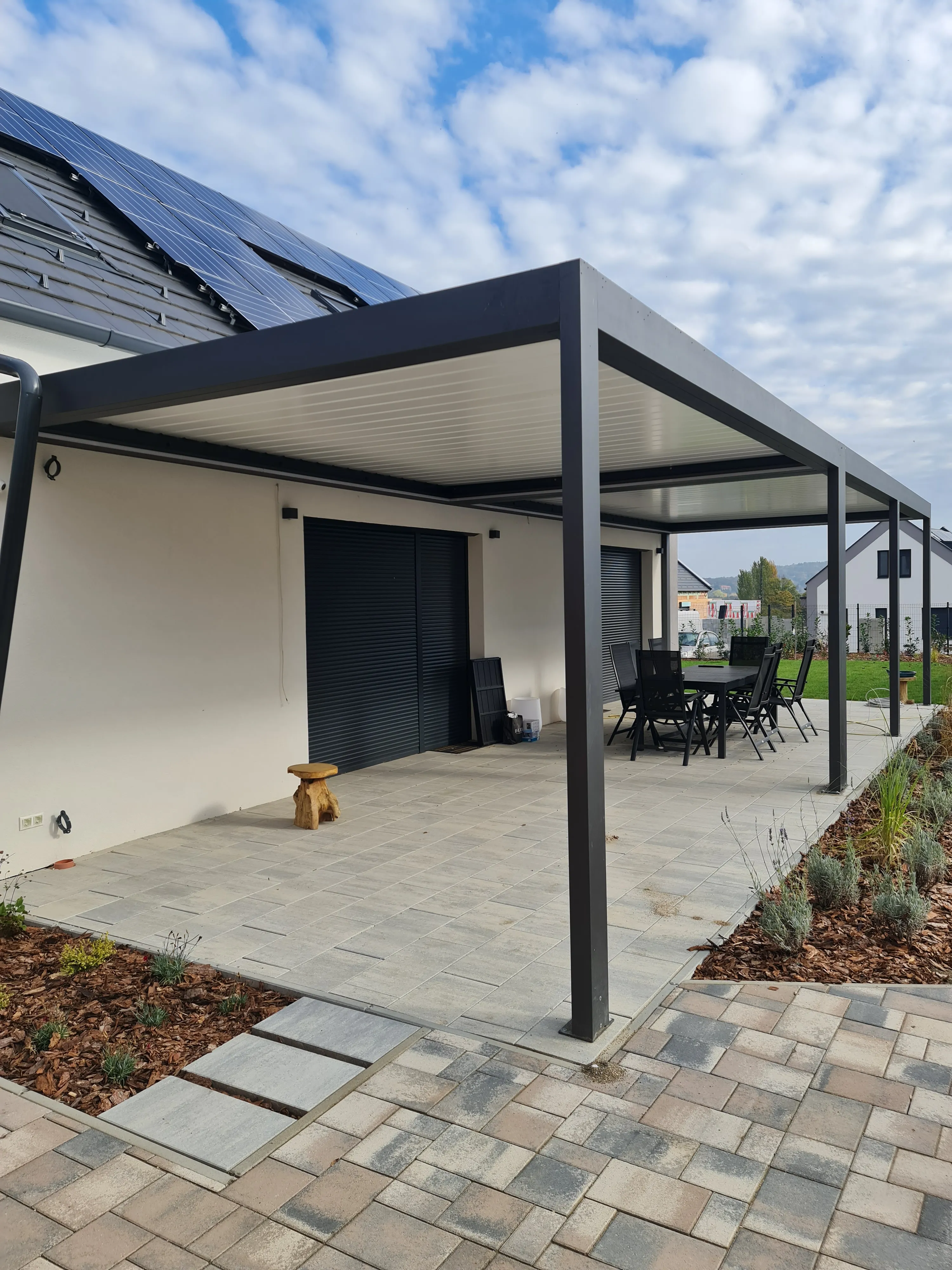 Bioklimatikus (sunguard) pergola tervezése és telepítése Budapesten, 2022-ben