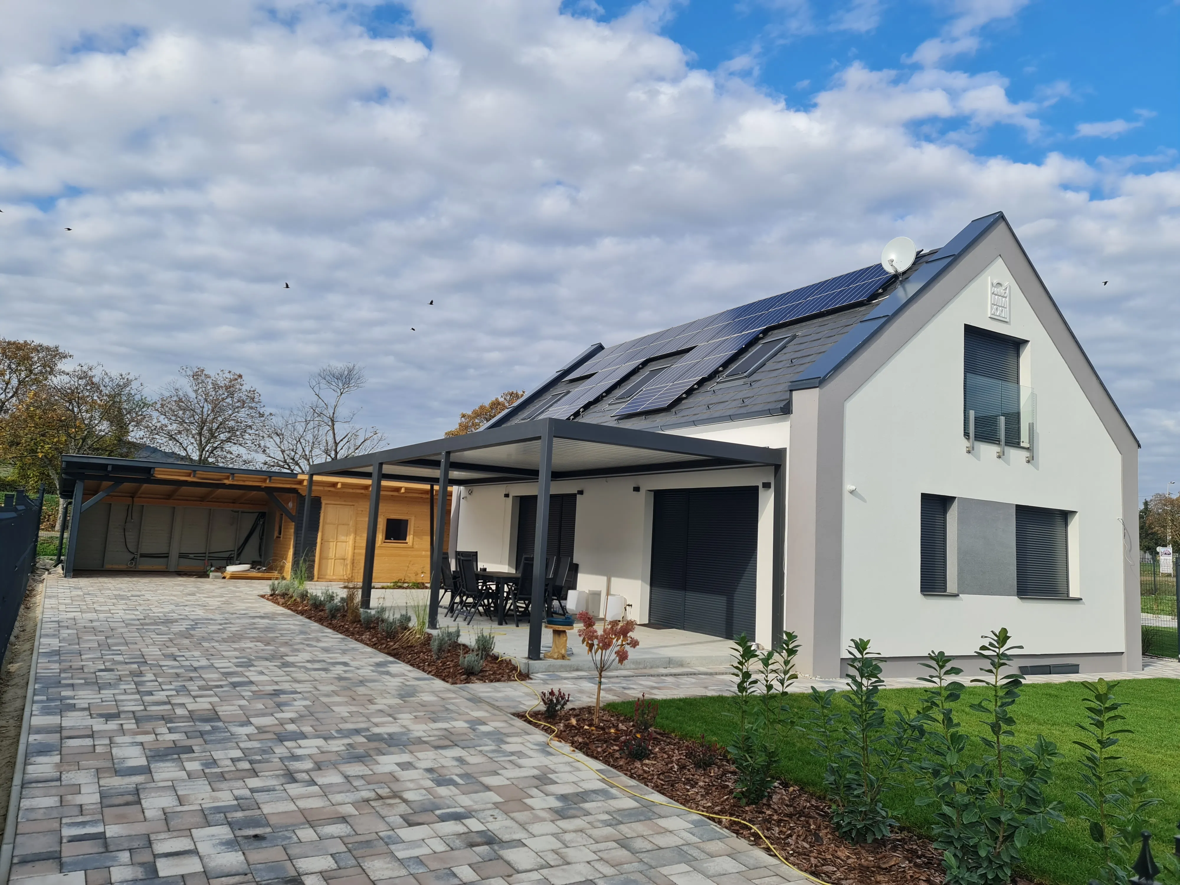 Bioklimatikus (sunguard) pergola tervezése és telepítése Budapesten, 2022-ben