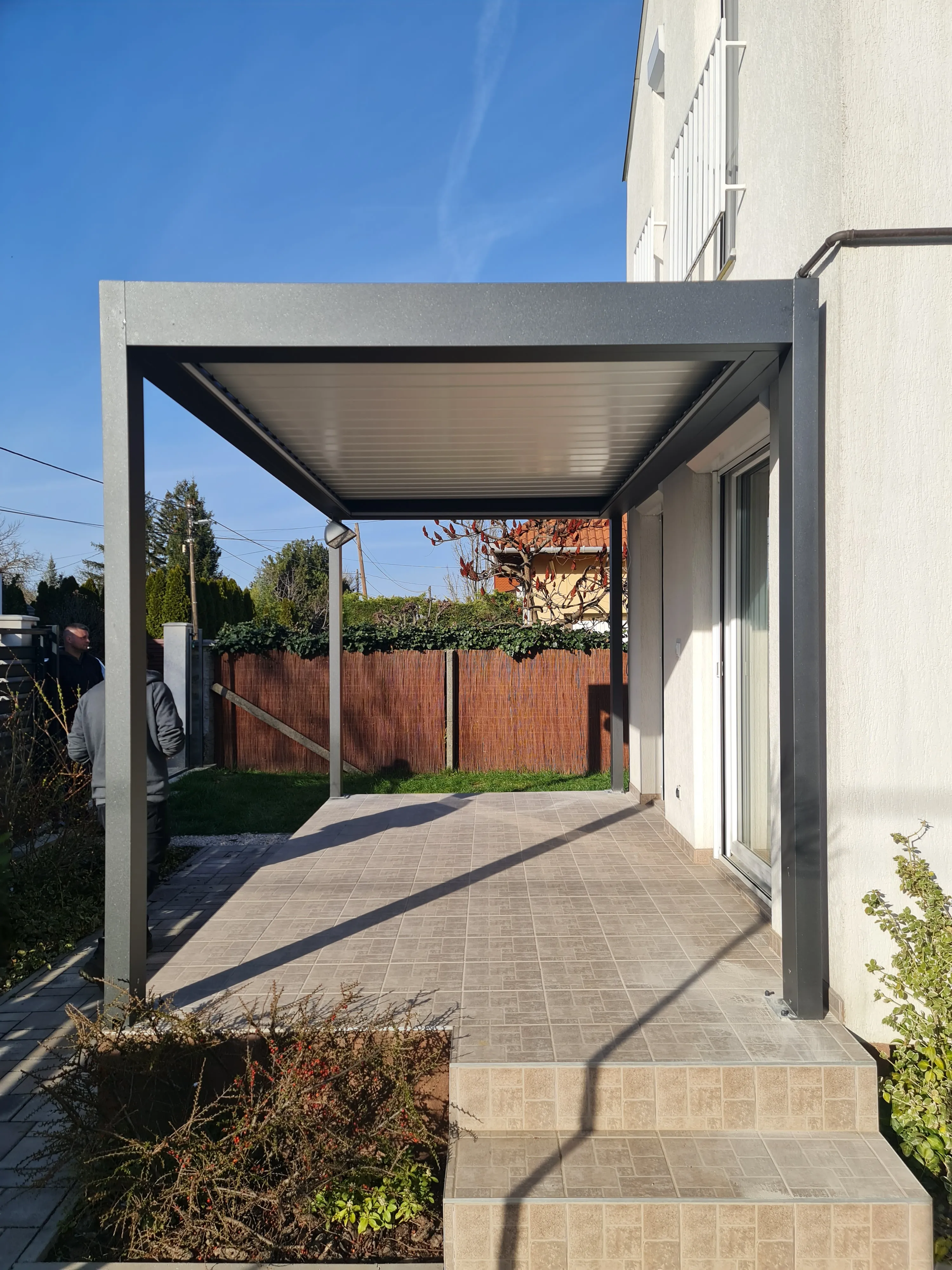 Bioklimatikus (sunguard) pergola tervezése és telepítése Budapesten, 2022-ben