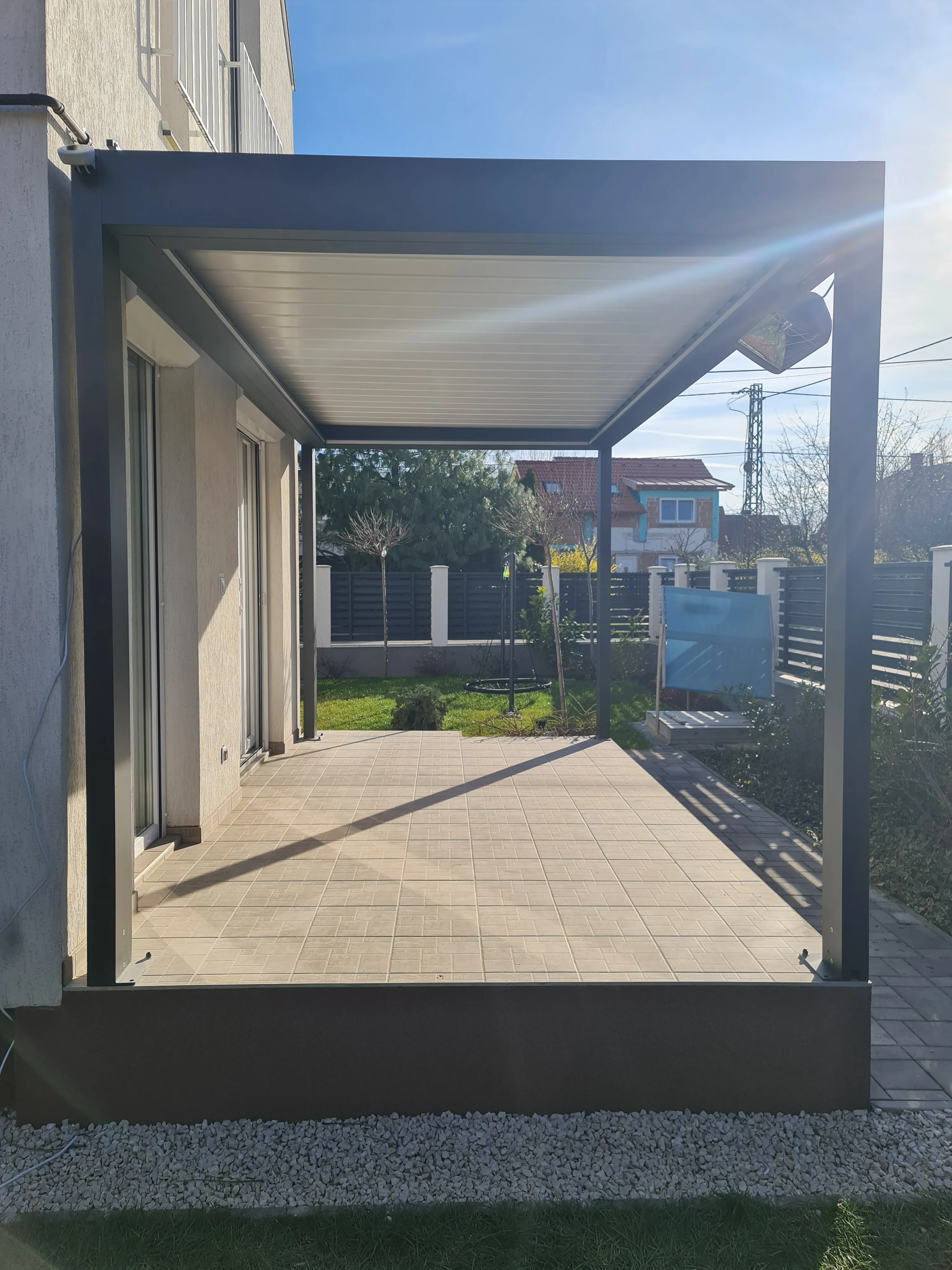 Bioklimatikus (sunguard) pergola tervezése és telepítése Budapesten, 2022-ben
