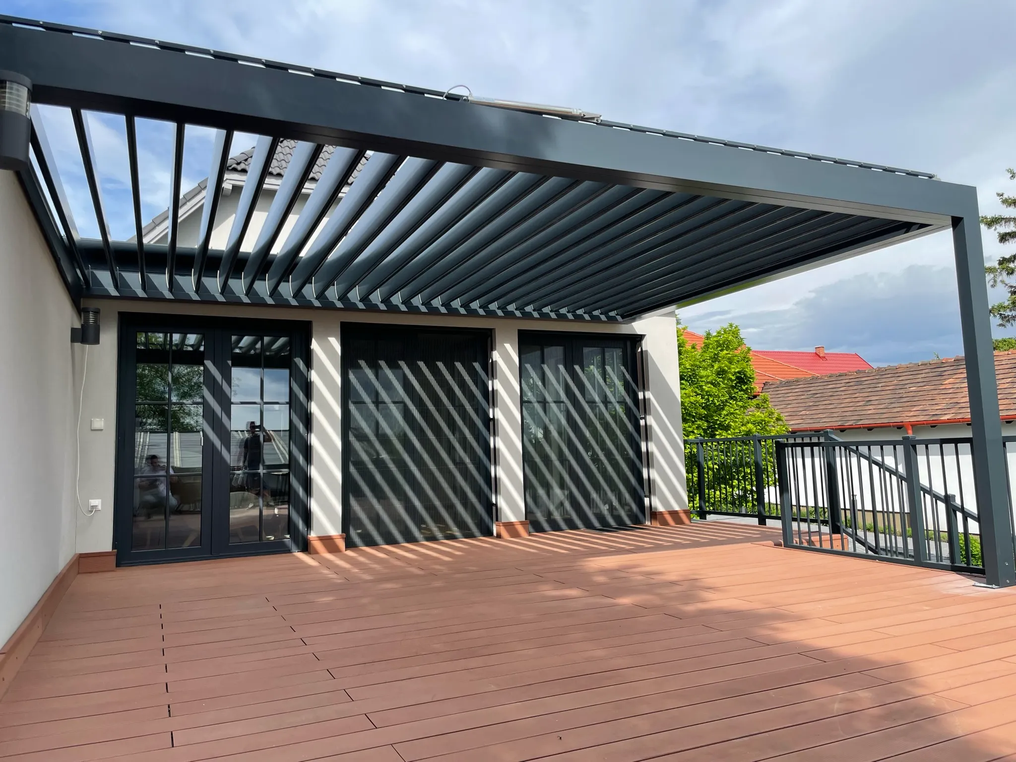 Bioklimatikus (sunguard) pergola tervezése és telepítése Budapesten, 2022-ben