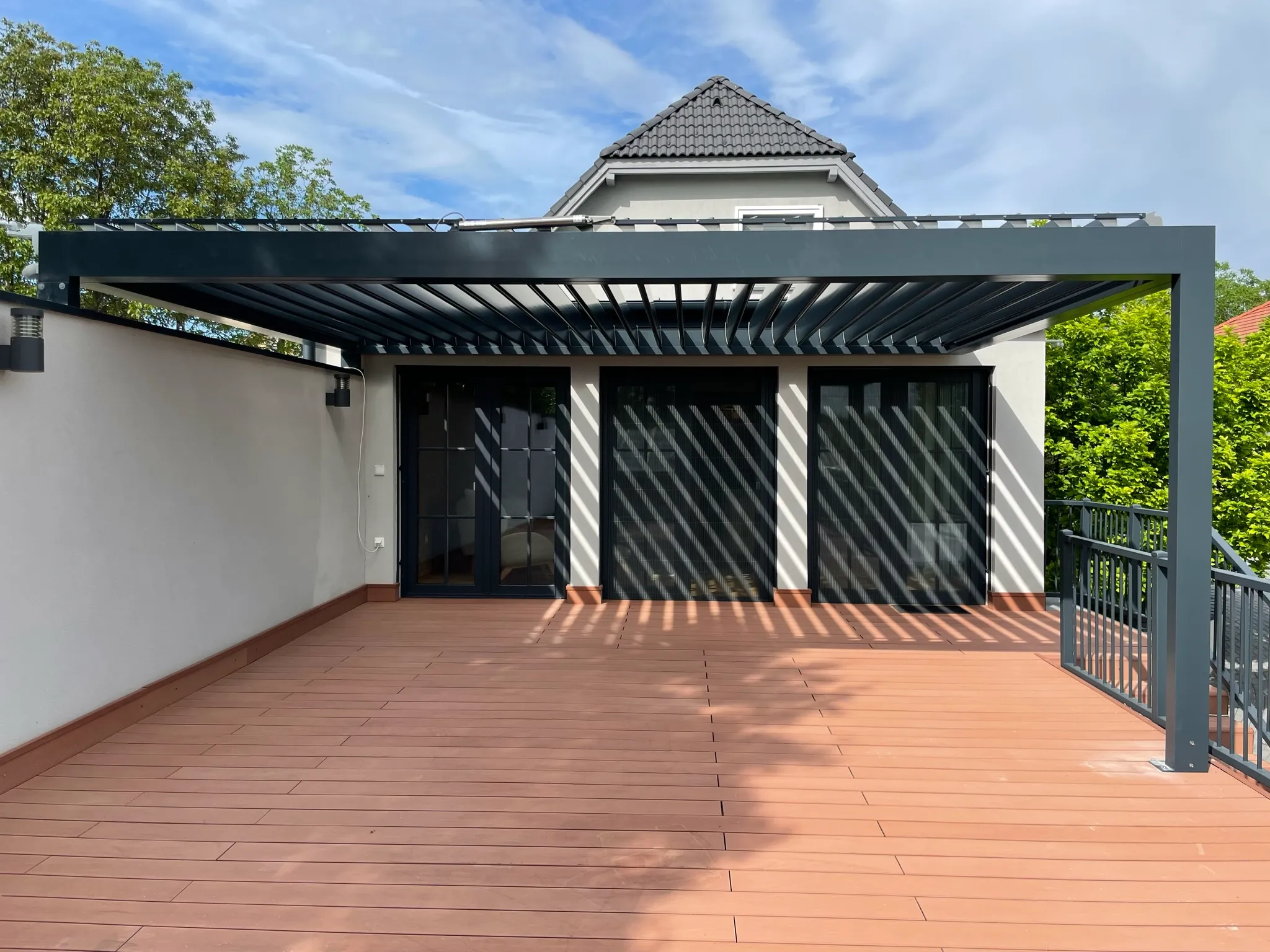 Bioklimatikus (sunguard) pergola tervezése és telepítése Budapesten, 2022-ben