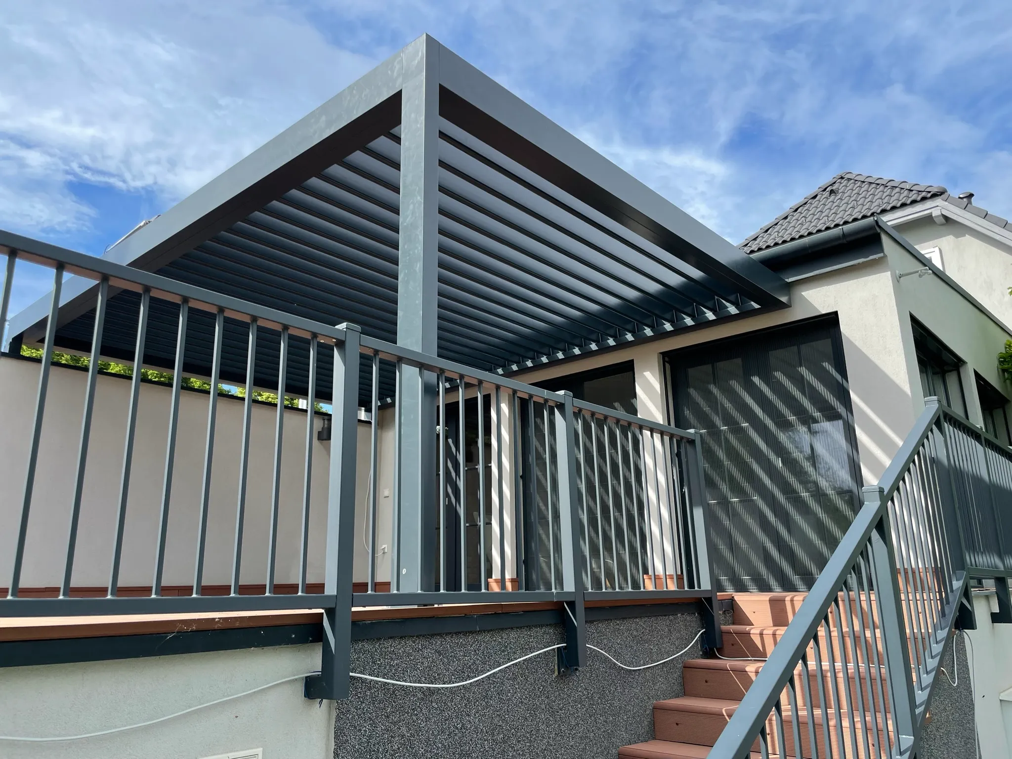 Bioklimatikus (sunguard) pergola tervezése és telepítése Budapesten, 2022-ben