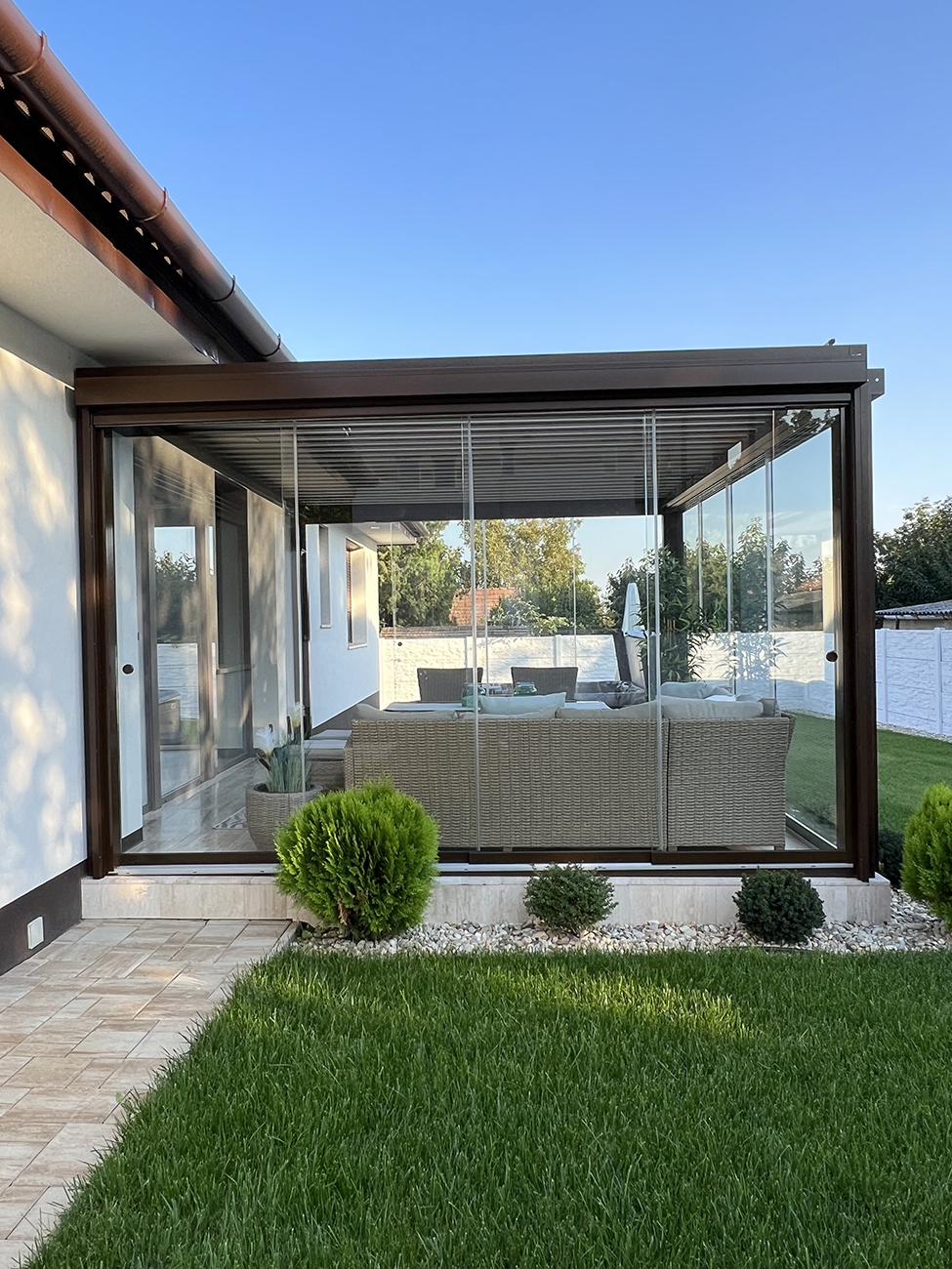 Bioklimatikus (sunguard) pergola tervezése és telepítése Budapesten, 2022-ben