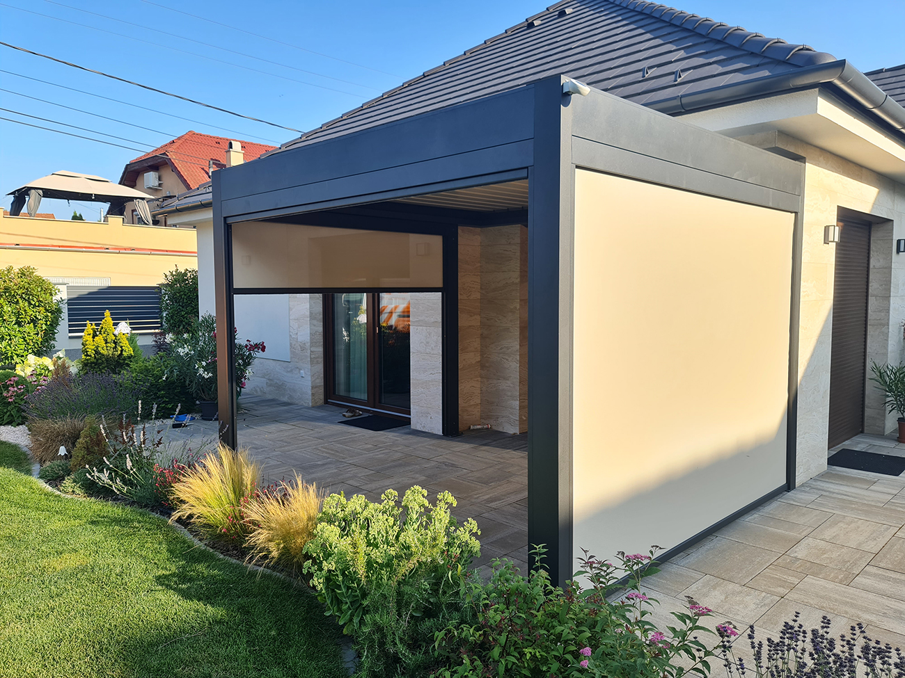 Bioklimatikus (sunguard) pergola tervezése és telepítése Budapesten, 2022-ben