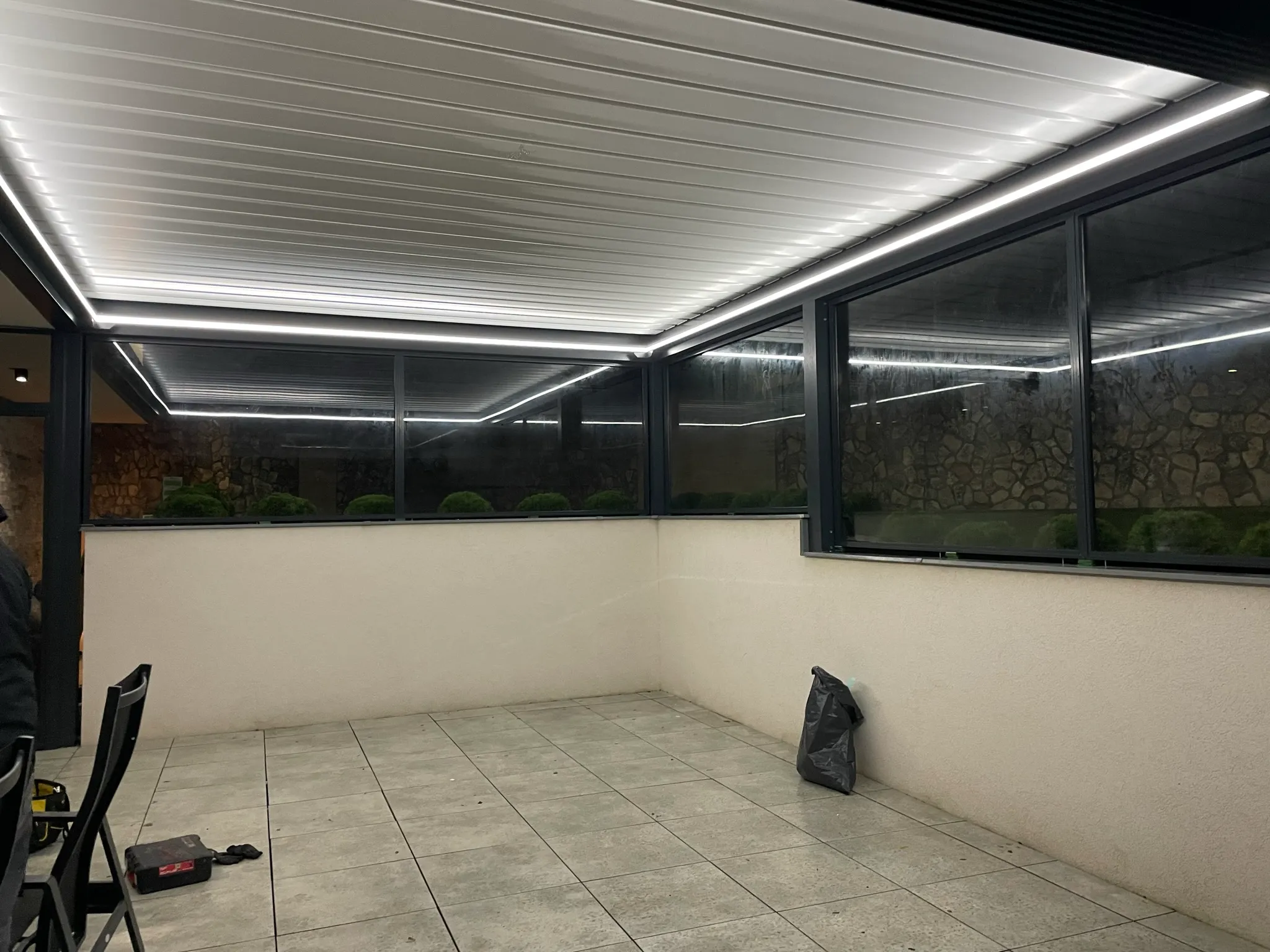 Bioklimatikus (sunguard) pergola tervezése és telepítése Budapesten, 2022-ben