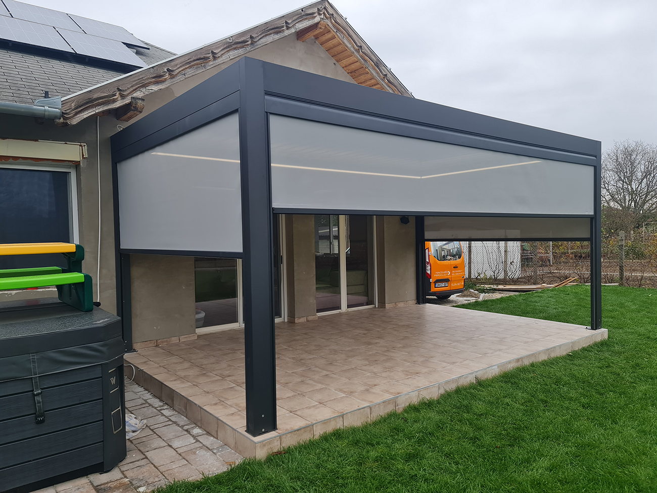 Bioklimatikus (sunguard) pergola tervezése és telepítése Budapesten, 2022-ben