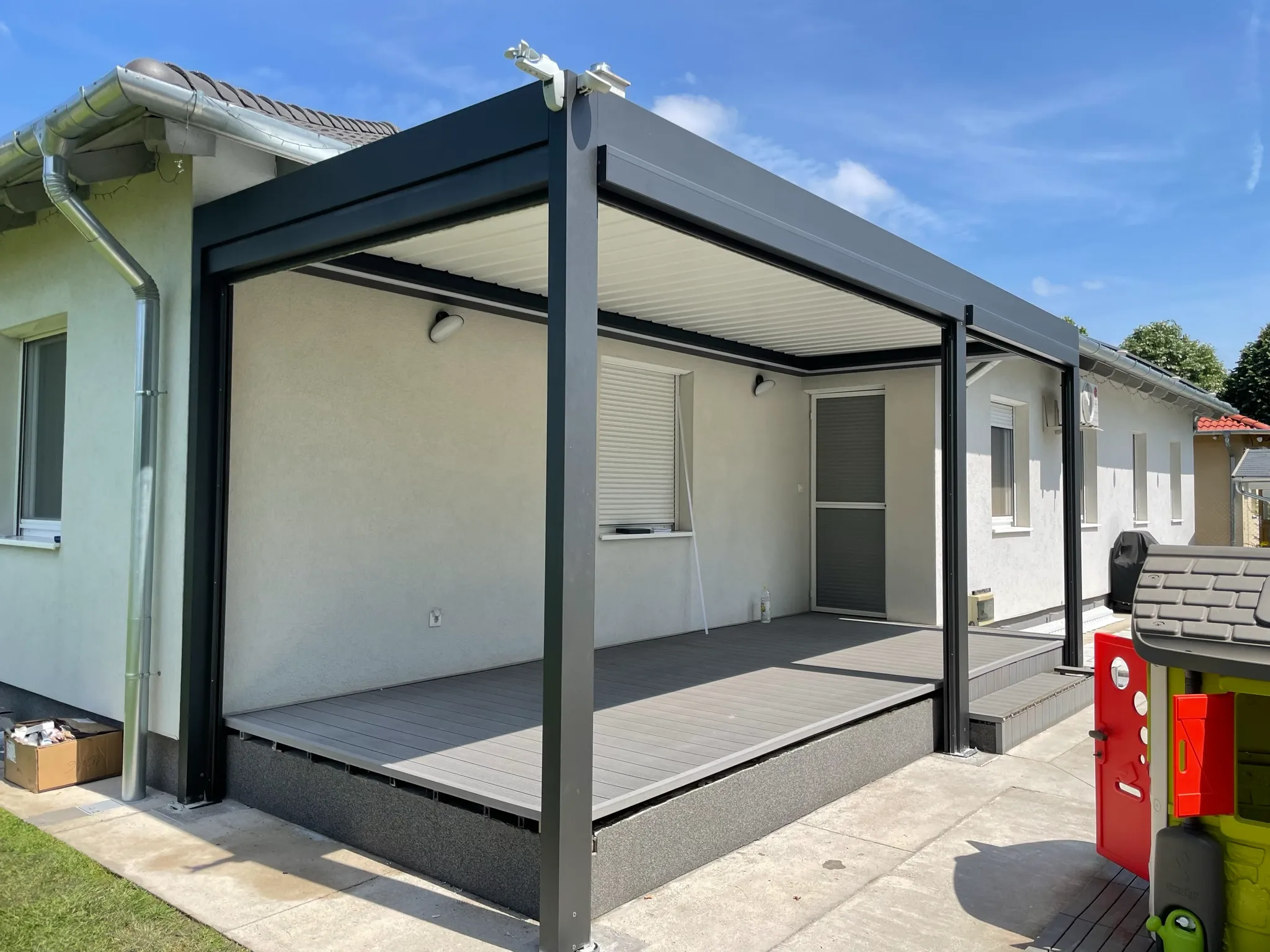 Bioklimatikus (sunguard) pergola tervezése és telepítése Budapesten, 2022-ben