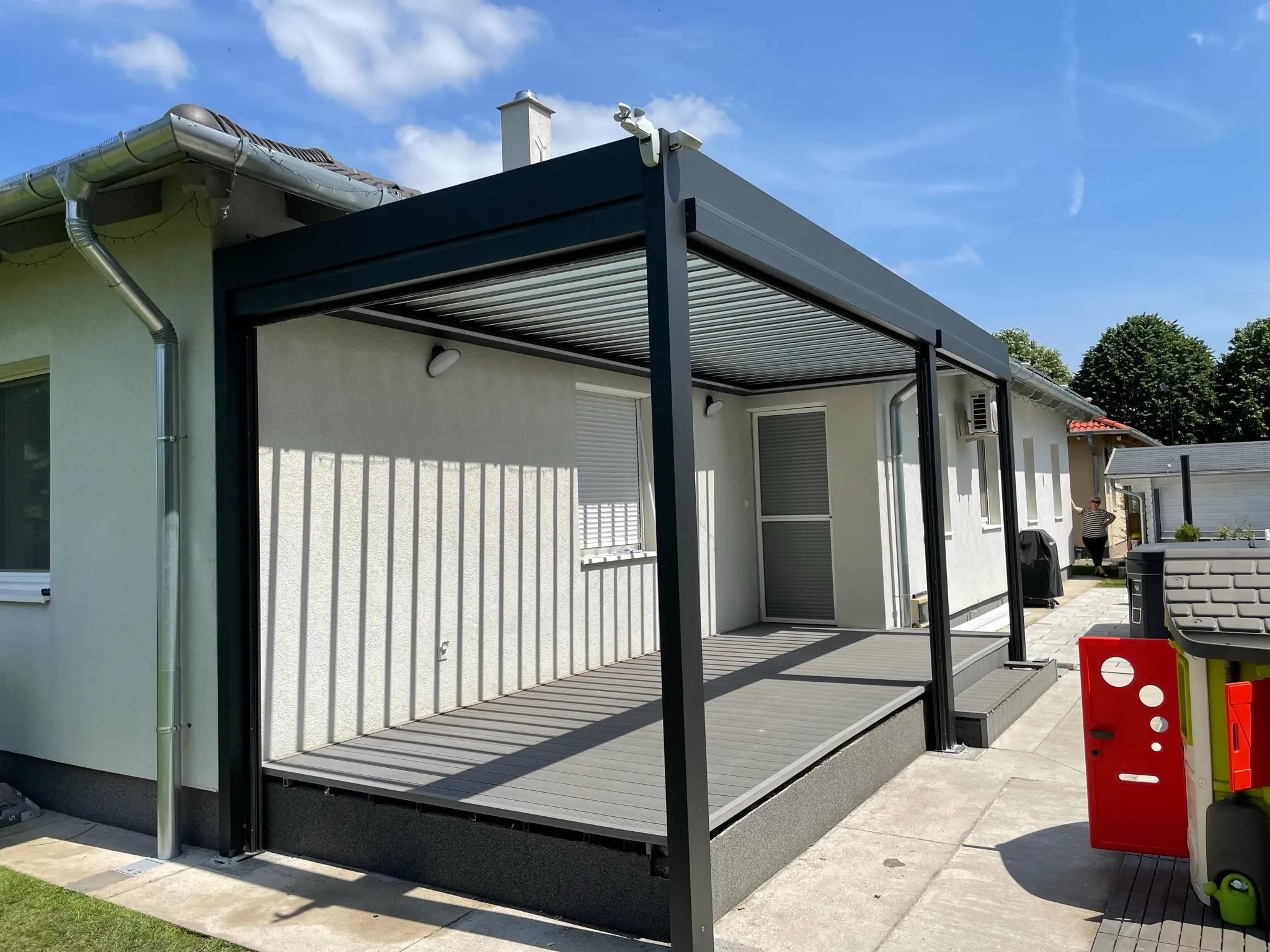 Bioklimatikus (sunguard) pergola tervezése és telepítése Budapesten, 2022-ben