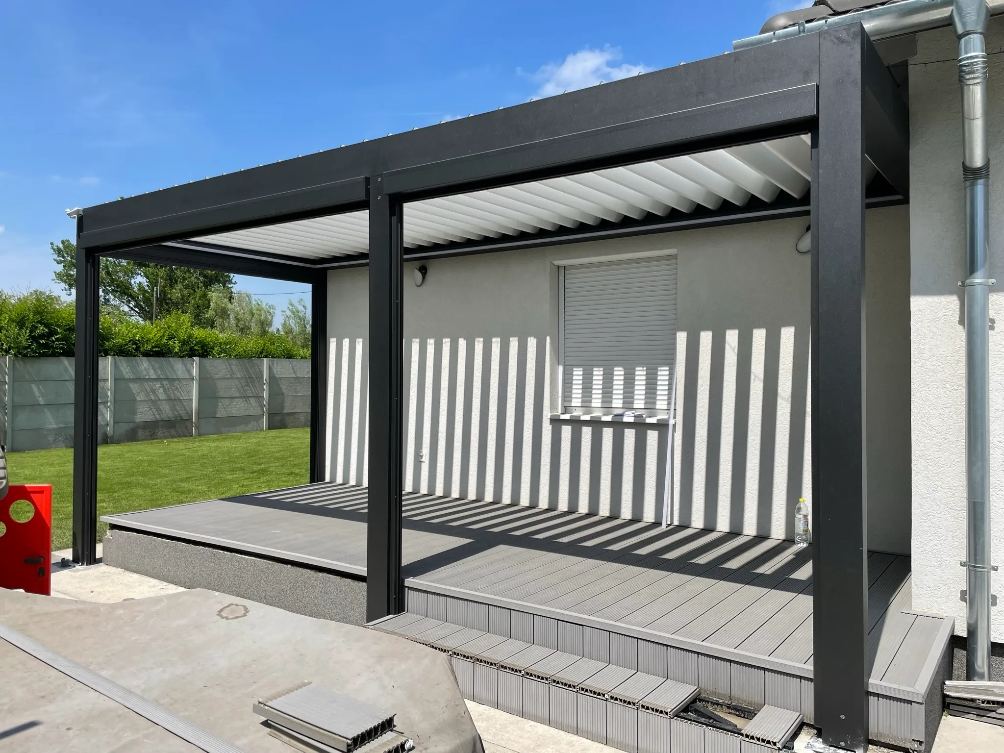 Bioklimatikus (sunguard) pergola tervezése és telepítése Budapesten, 2022-ben