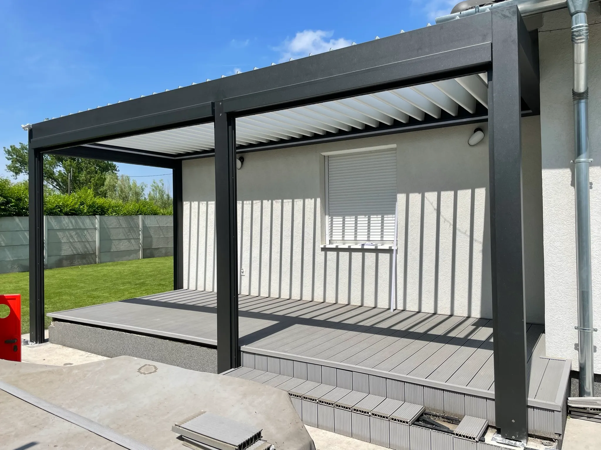 Bioklimatikus (sunguard) pergola tervezése és telepítése Budapesten, 2022-ben