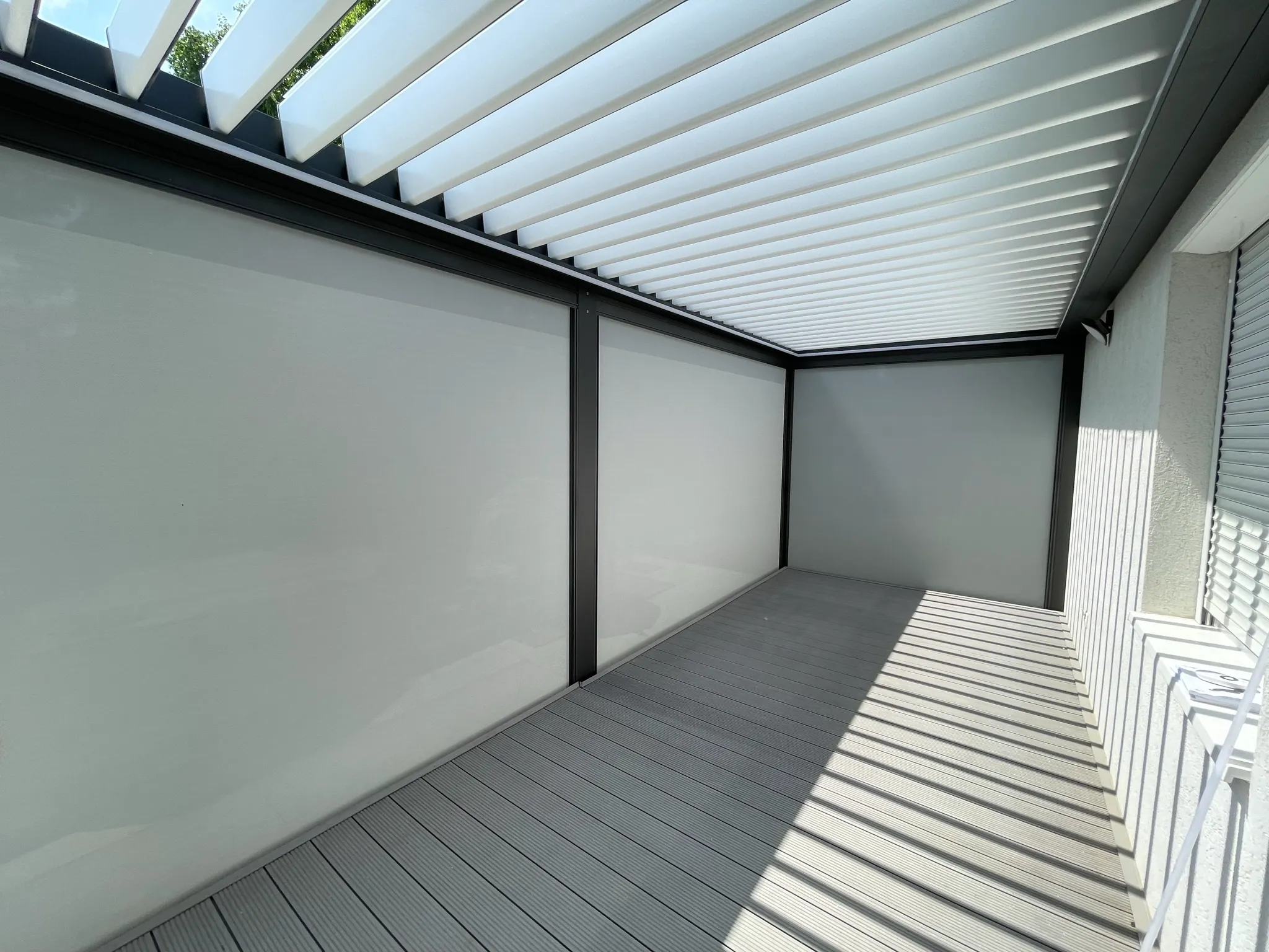 Bioklimatikus (sunguard) pergola tervezése és telepítése Budapesten, 2022-ben