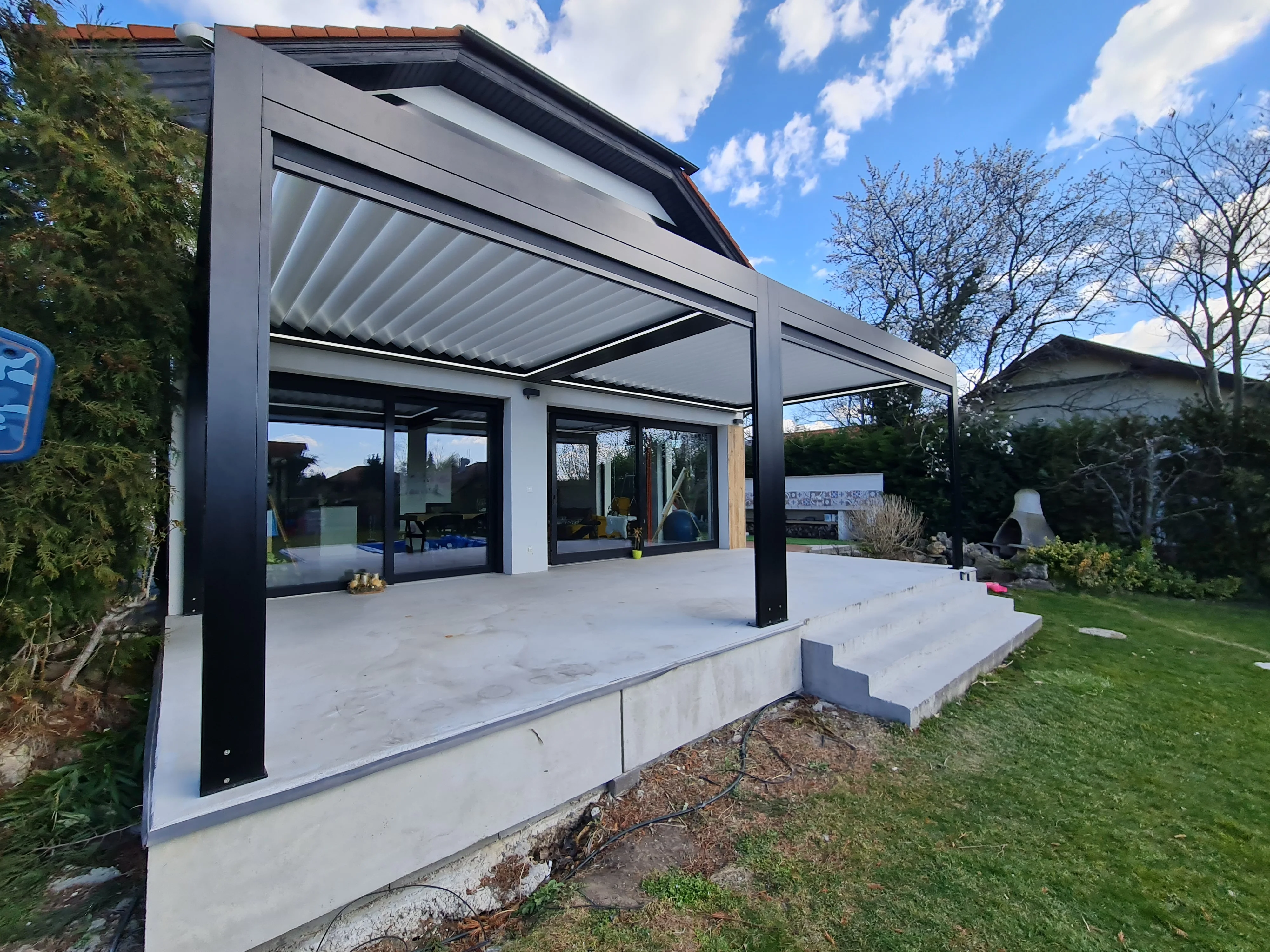 Bioklimatikus (sunguard) pergola tervezése és telepítése Budapesten, 2022-ben