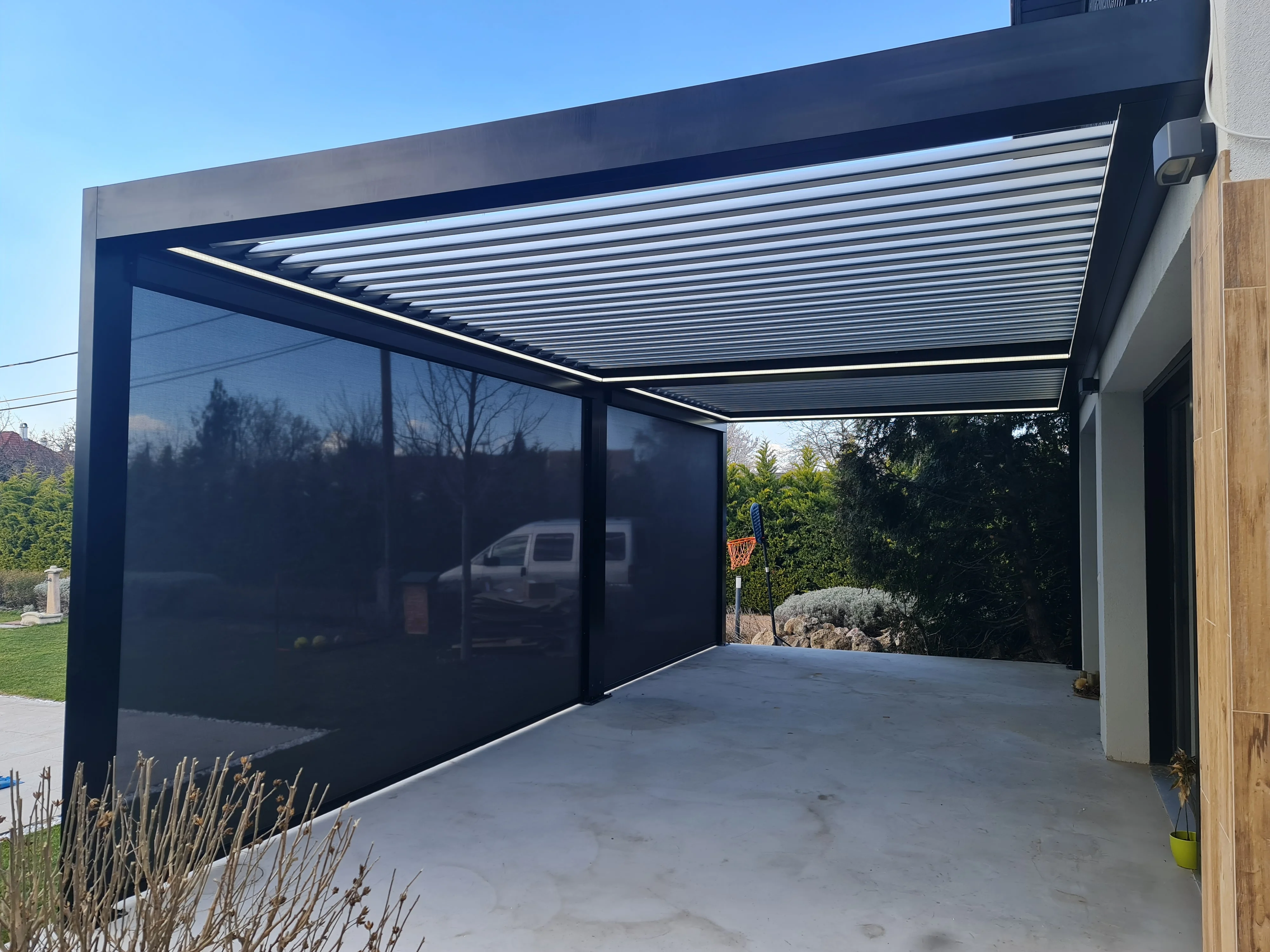 Bioklimatikus (sunguard) pergola tervezése és telepítése Budapesten, 2022-ben