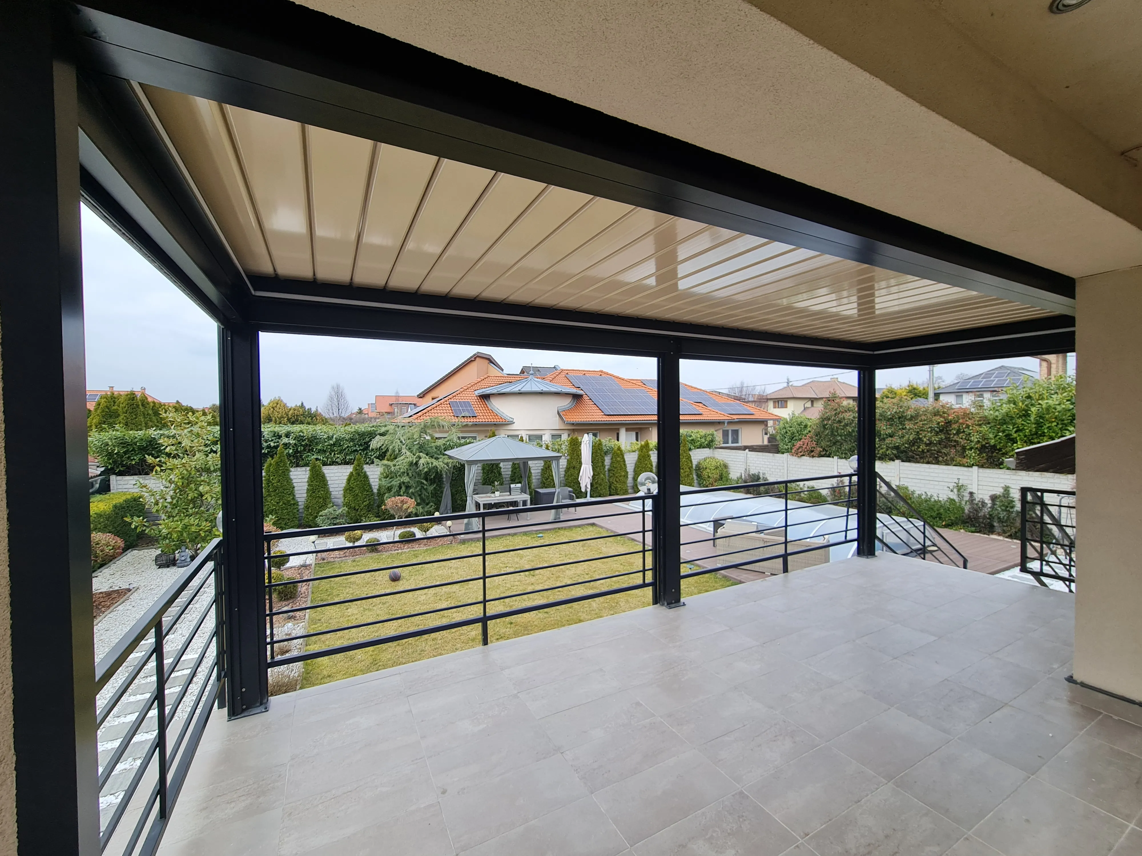 Bioklimatikus (sunguard) pergola tervezése és telepítése Budapesten, 2022-ben