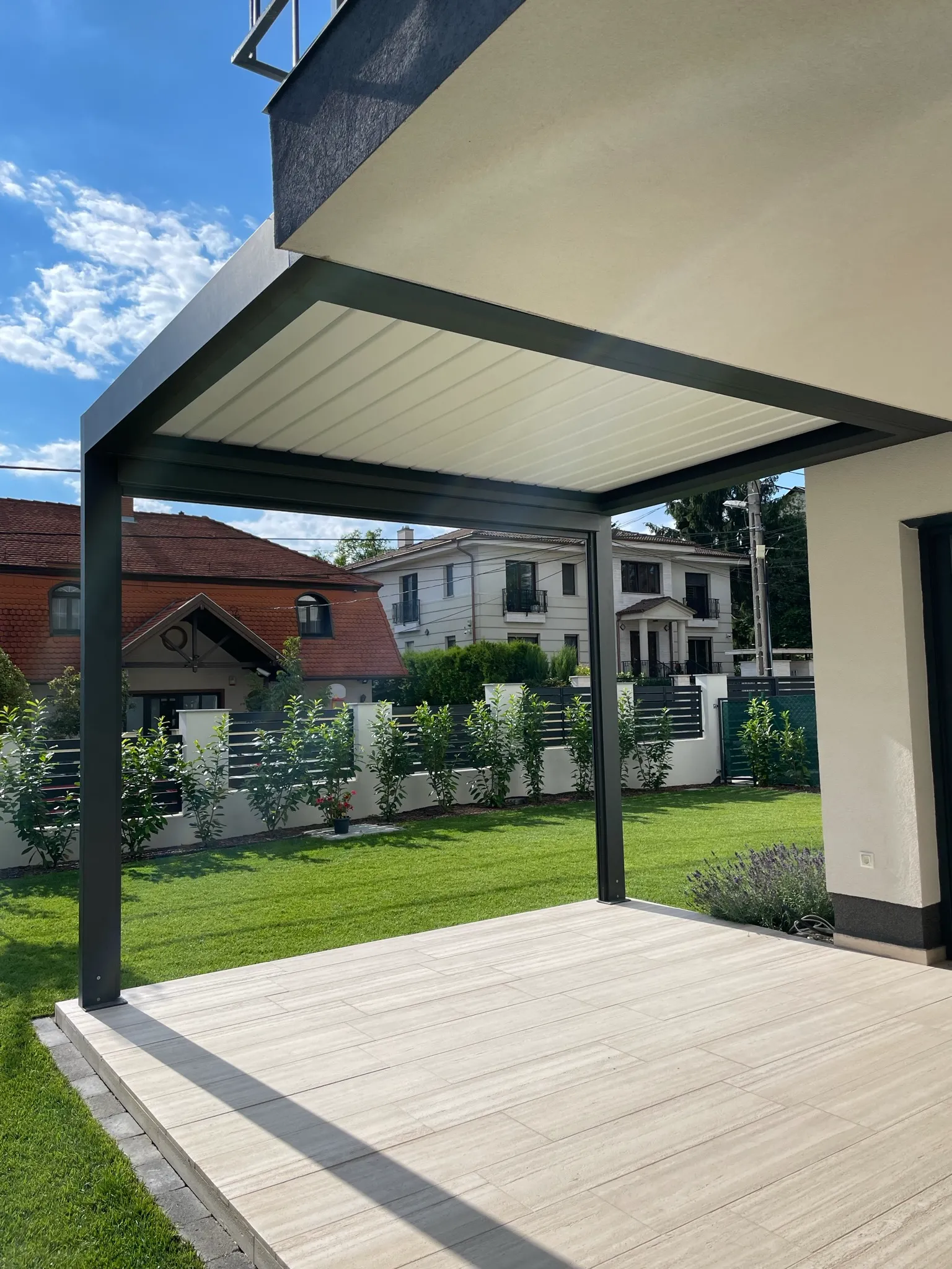 Bioklimatikus (sunguard) pergola tervezése és telepítése Budapesten, 2022-ben