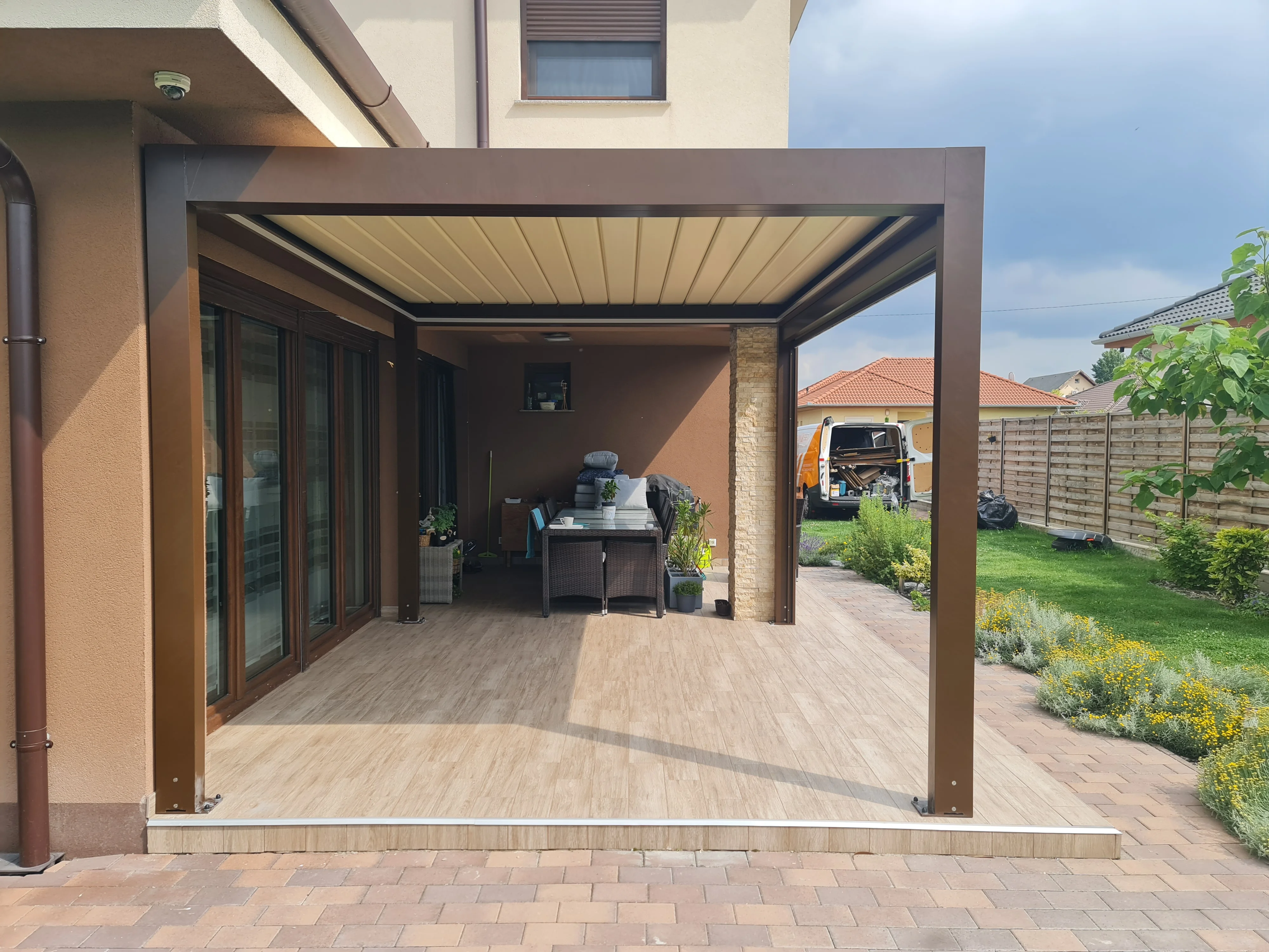 Bioklimatikus (sunguard) pergola tervezése és telepítése Budapesten, 2022-ben