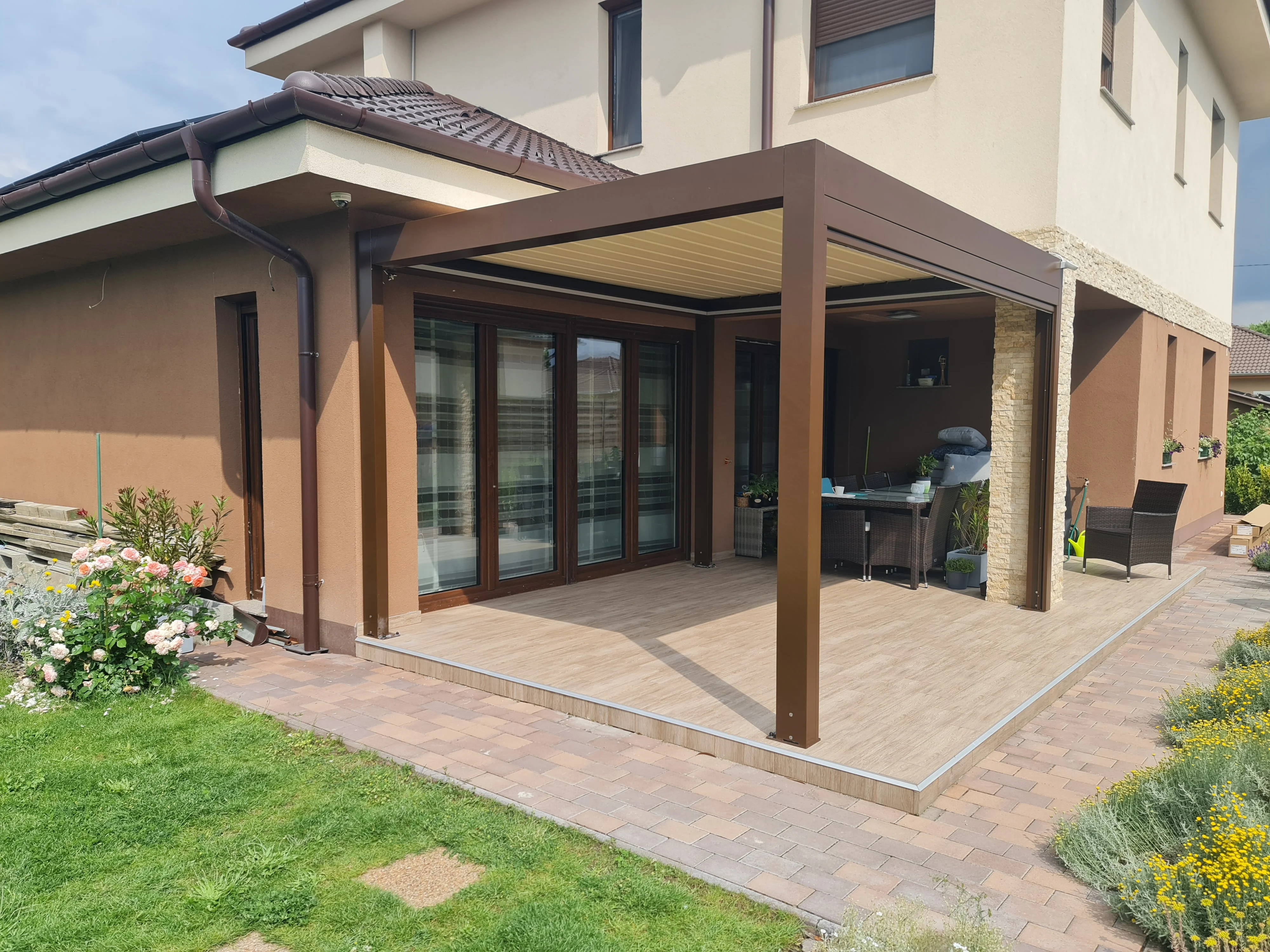 Bioklimatikus (sunguard) pergola tervezése és telepítése Budapesten, 2022-ben