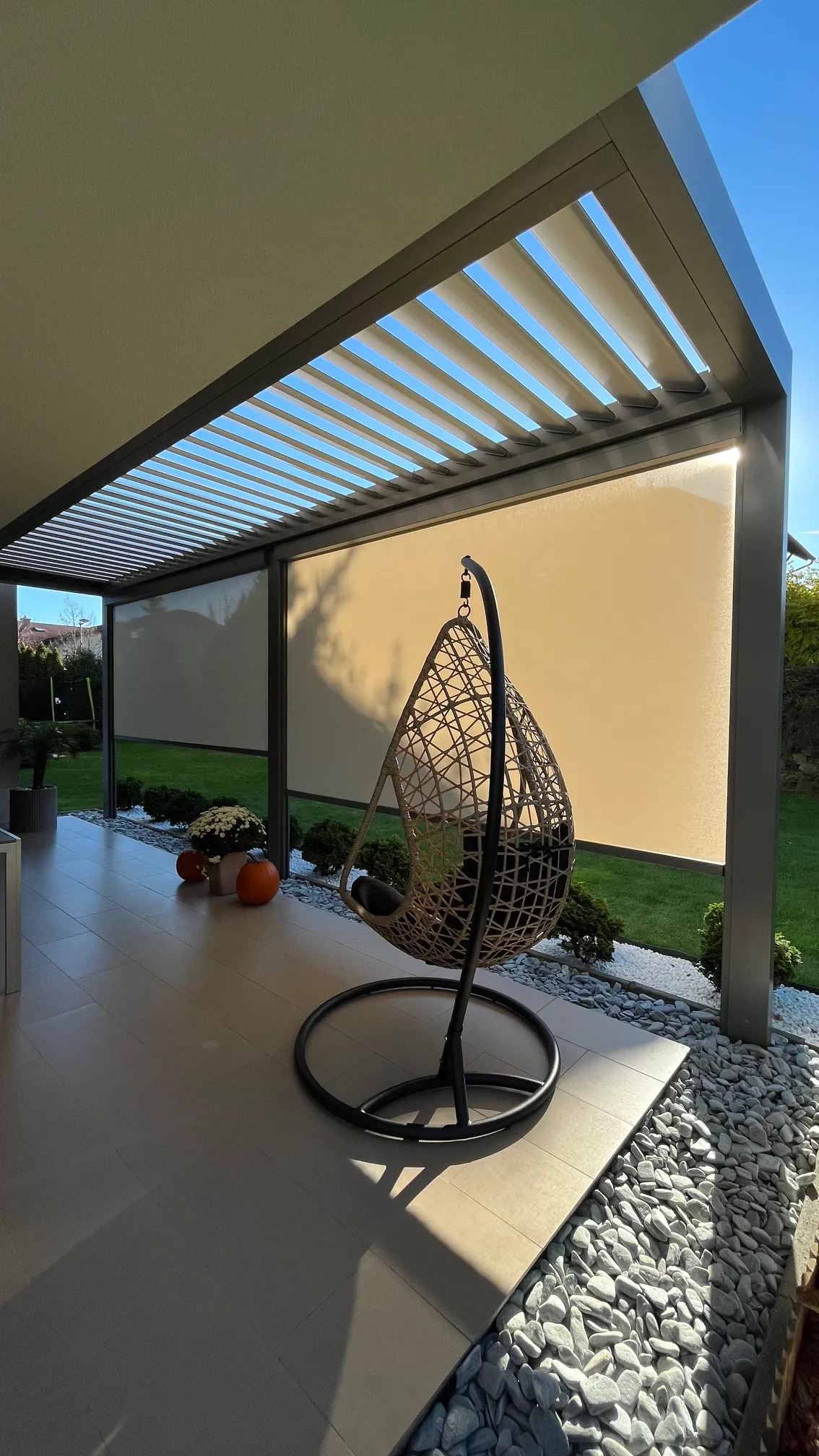 Bioklimatikus (sunguard) pergola tervezése és telepítése Budapesten, 2022-ben