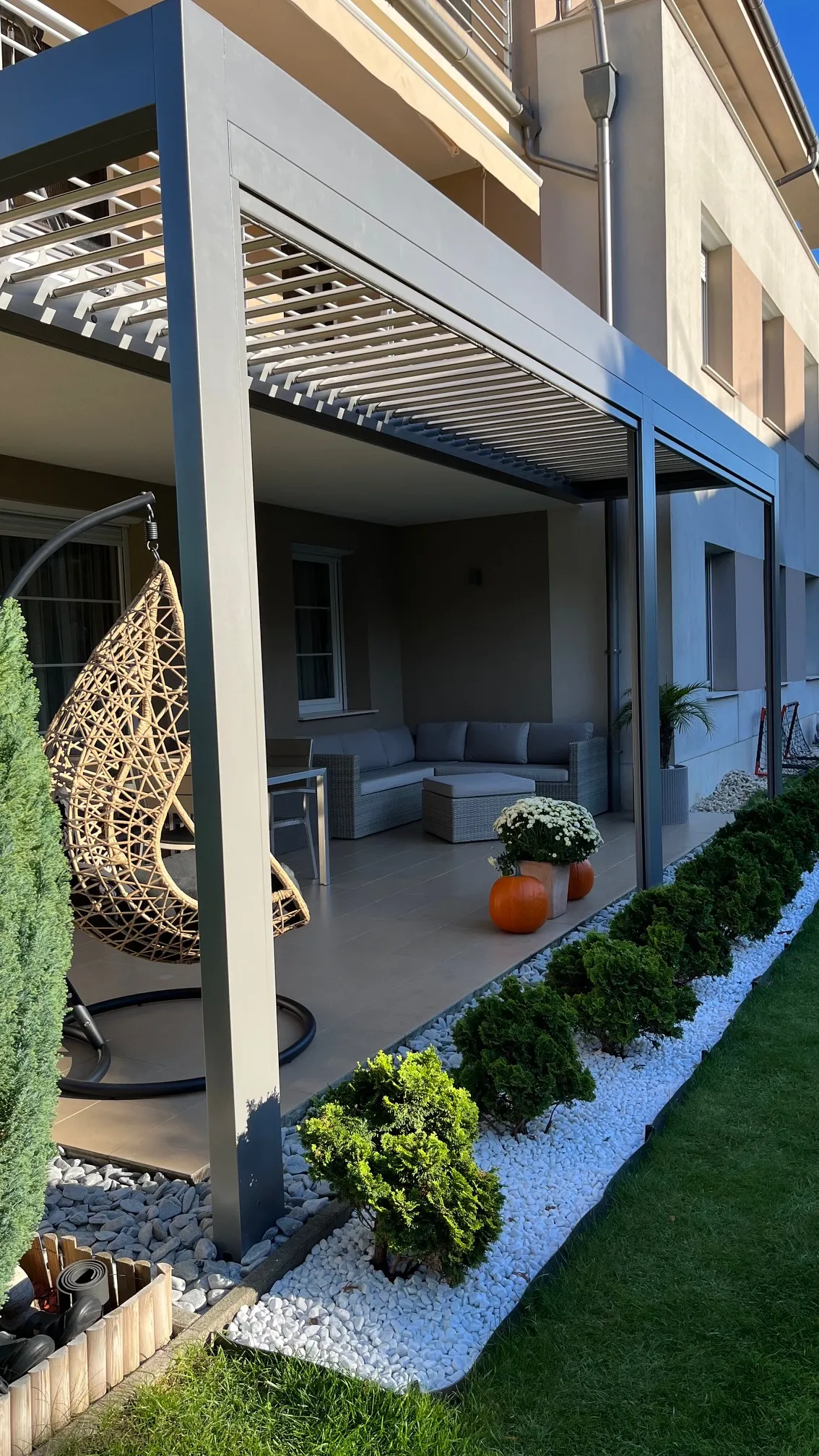 Bioklimatikus (sunguard) pergola tervezése és telepítése Budapesten, 2022-ben