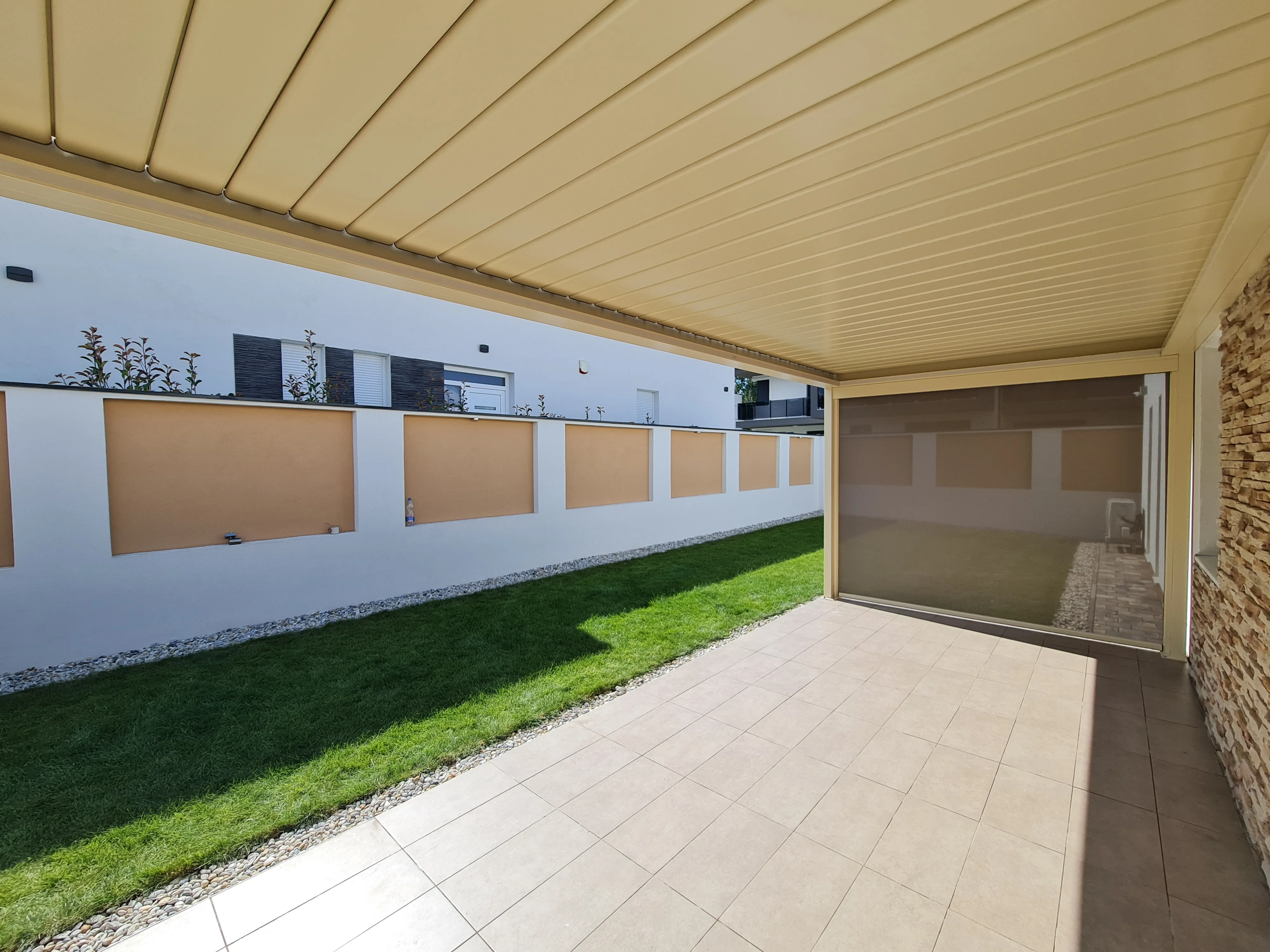 Bioklimatikus (sunguard) pergola tervezése és telepítése Budapesten, 2022-ben