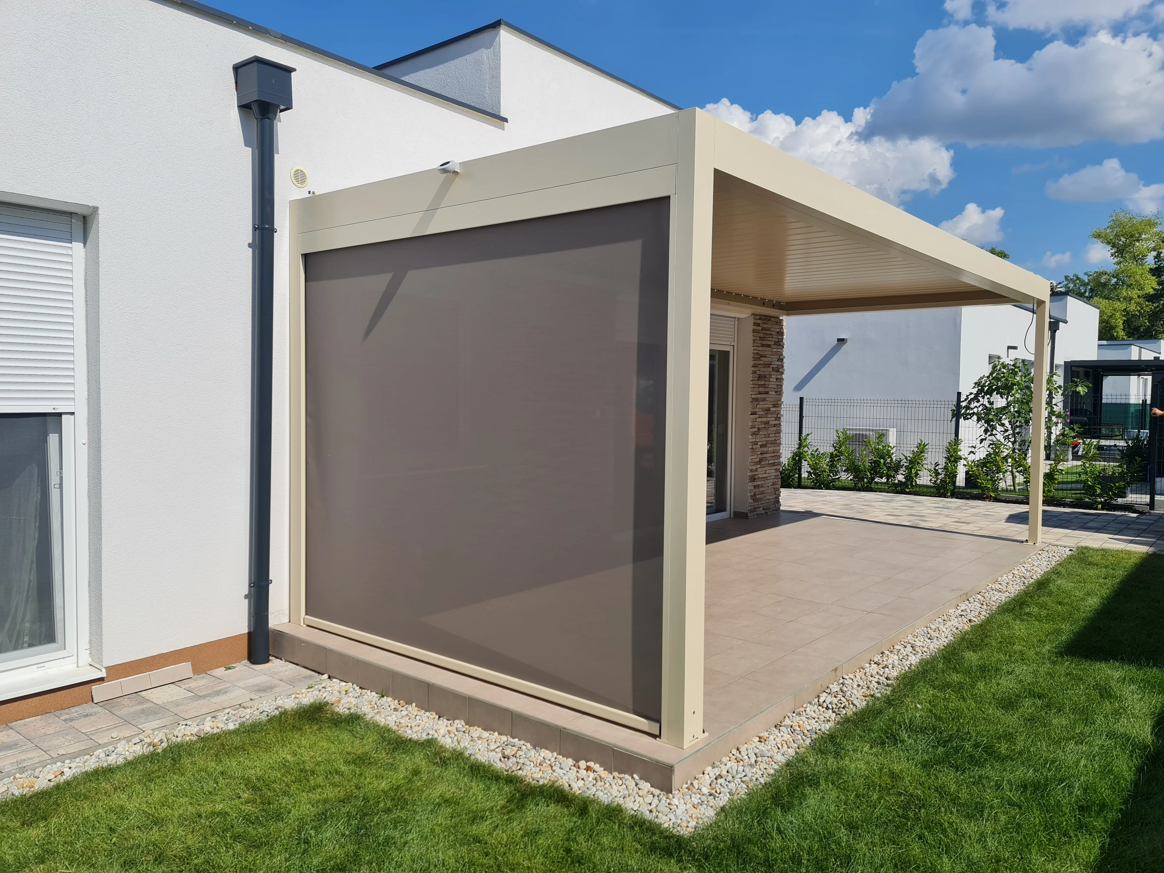 Bioklimatikus (sunguard) pergola tervezése és telepítése Budapesten, 2022-ben