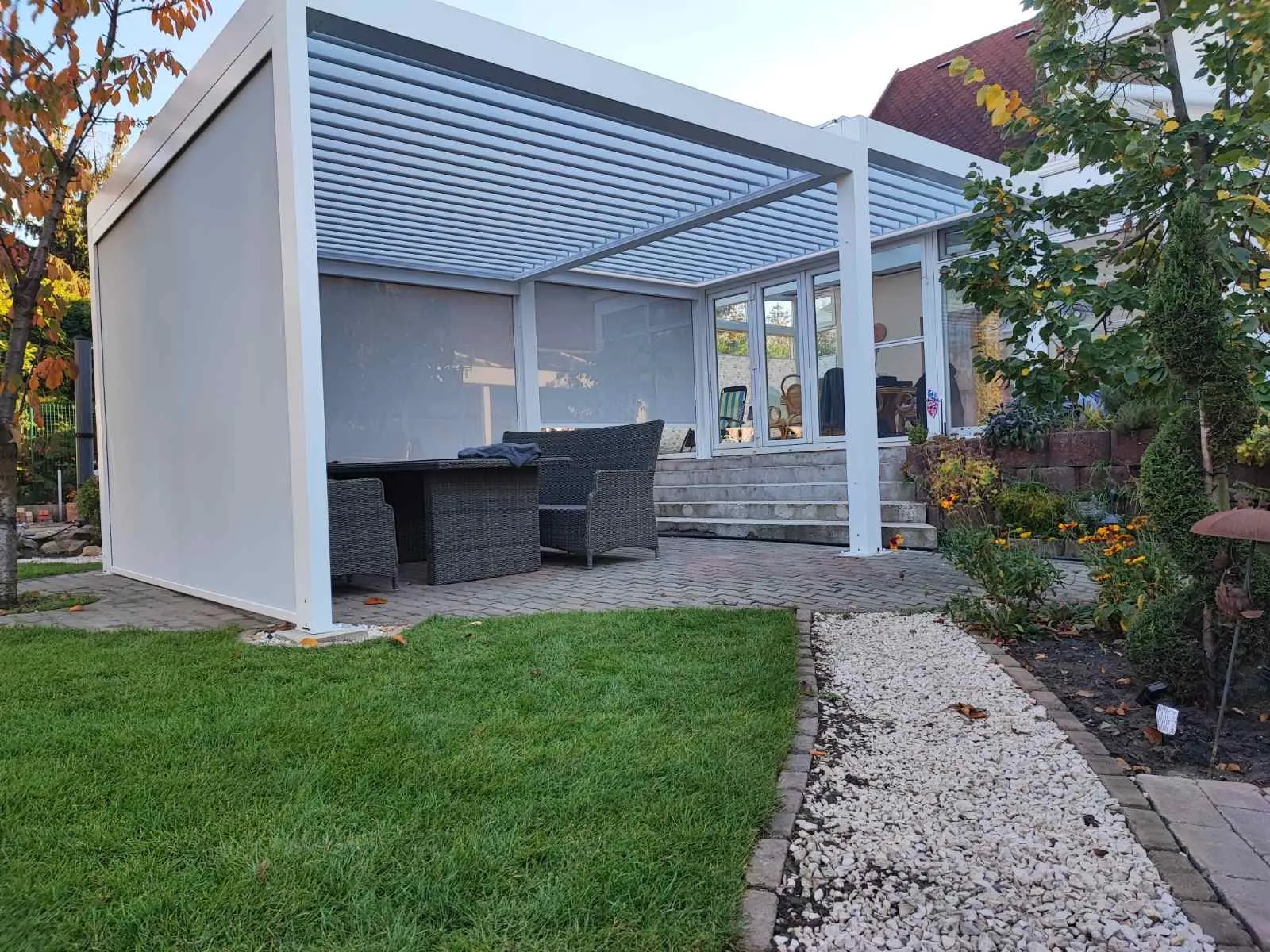 Bioklimatikus (sunguard) pergola tervezése és telepítése Budapesten, 2022-ben