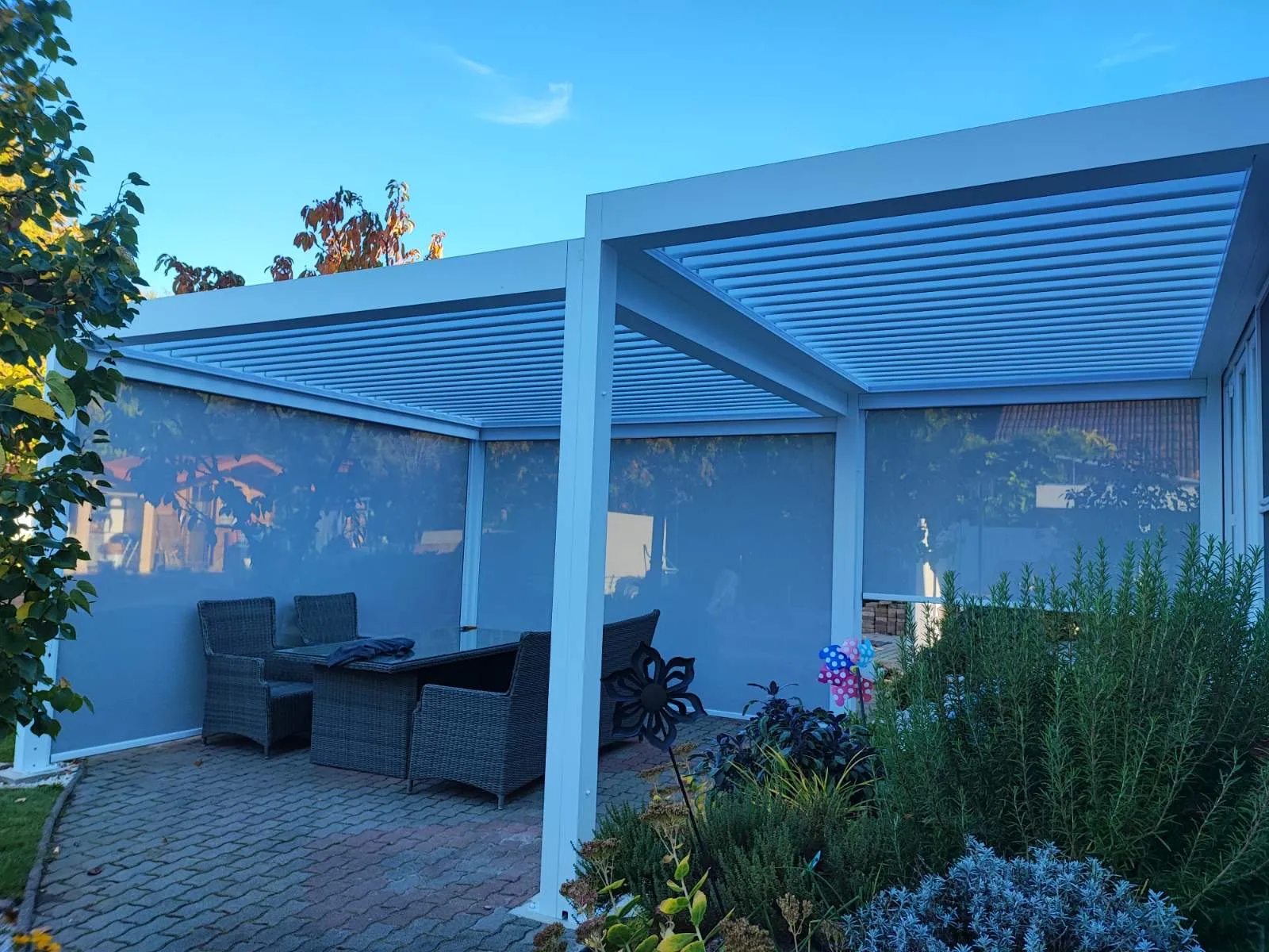 Bioklimatikus (sunguard) pergola tervezése és telepítése Budapesten, 2022-ben