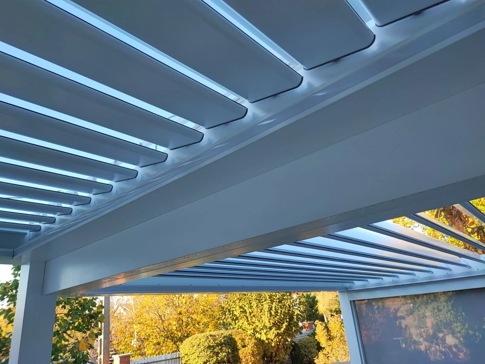 Bioklimatikus (sunguard) pergola tervezése és telepítése Budapesten, 2022-ben