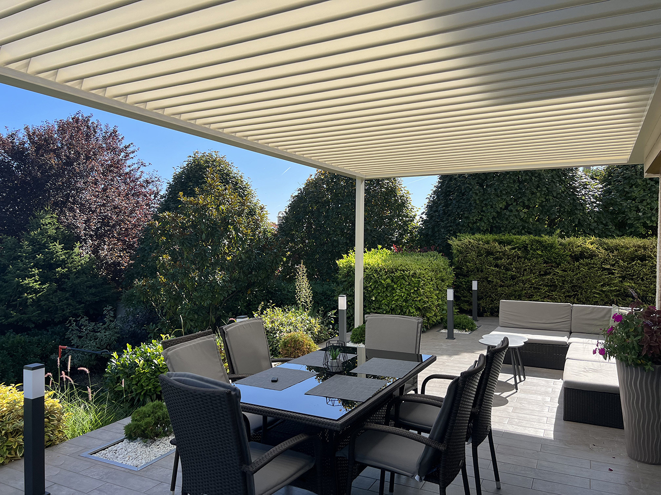 Bioklimatikus (sunguard) pergola tervezése és telepítése Budapesten, 2022-ben