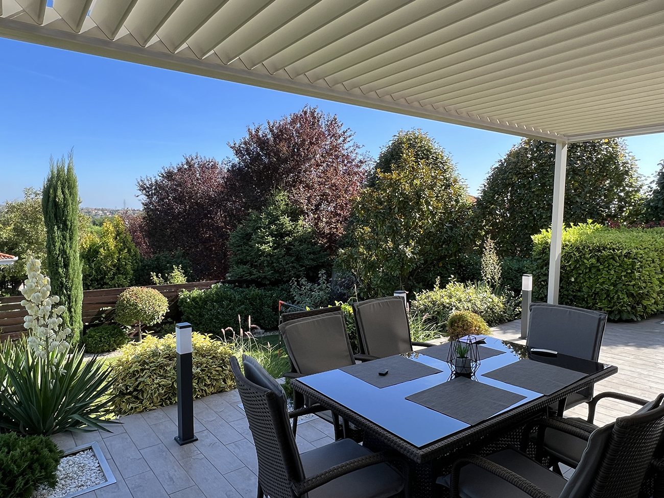 Bioklimatikus (sunguard) pergola tervezése és telepítése Budapesten, 2022-ben