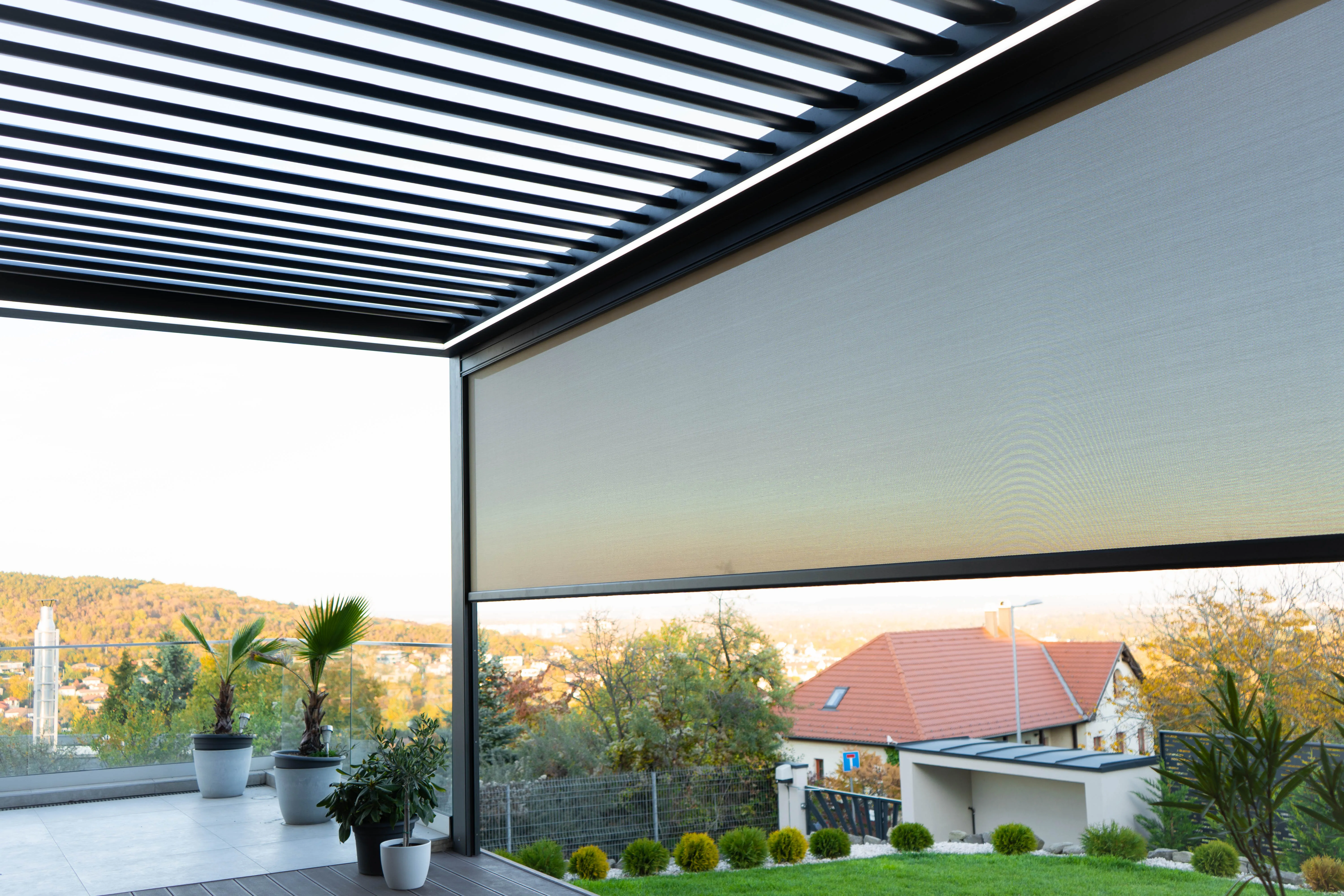 Bioklimatikus (sunguard) pergola tervezése és telepítése Budapesten, 2022-ben