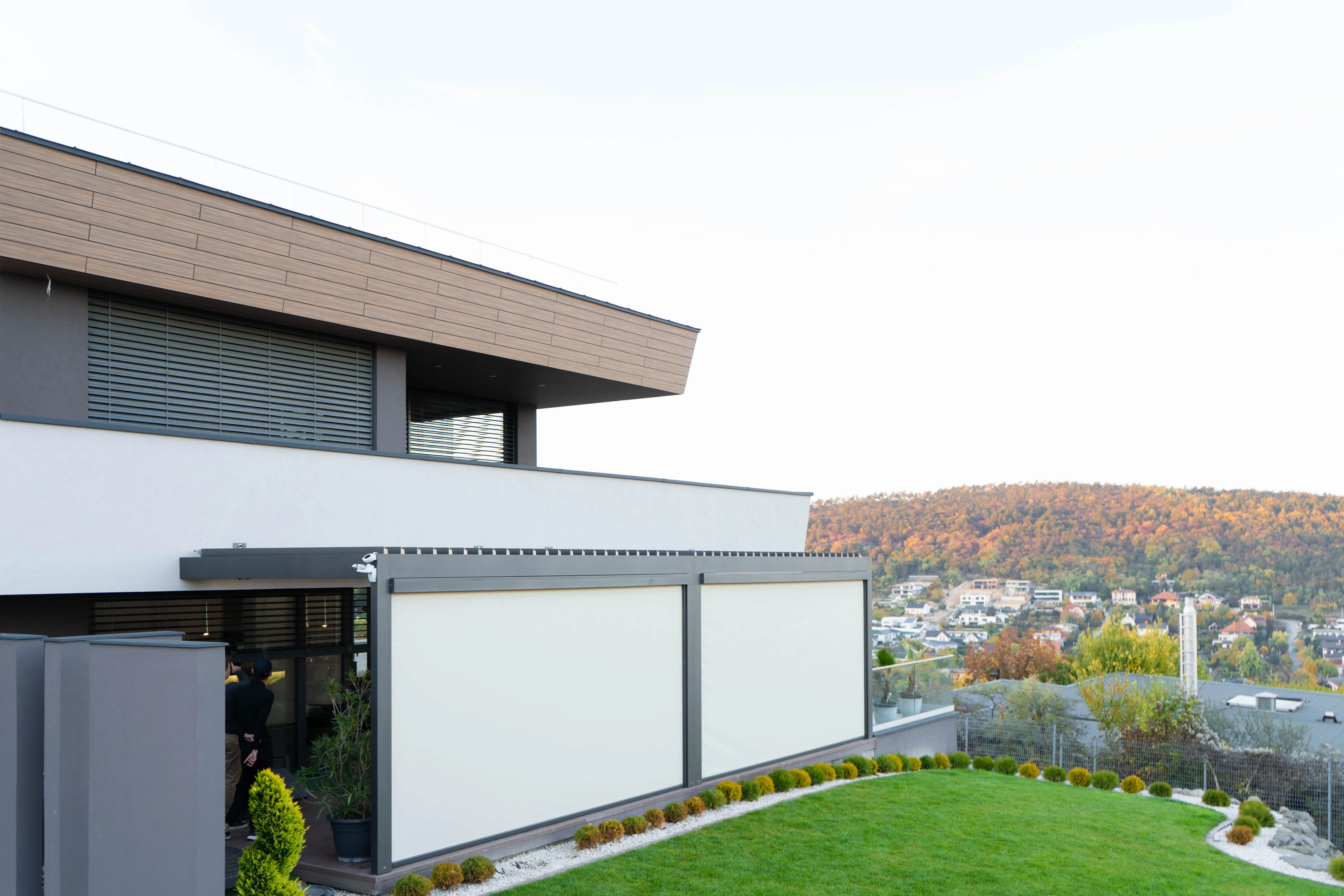 Bioklimatikus (sunguard) pergola tervezése és telepítése Budapesten, 2022-ben