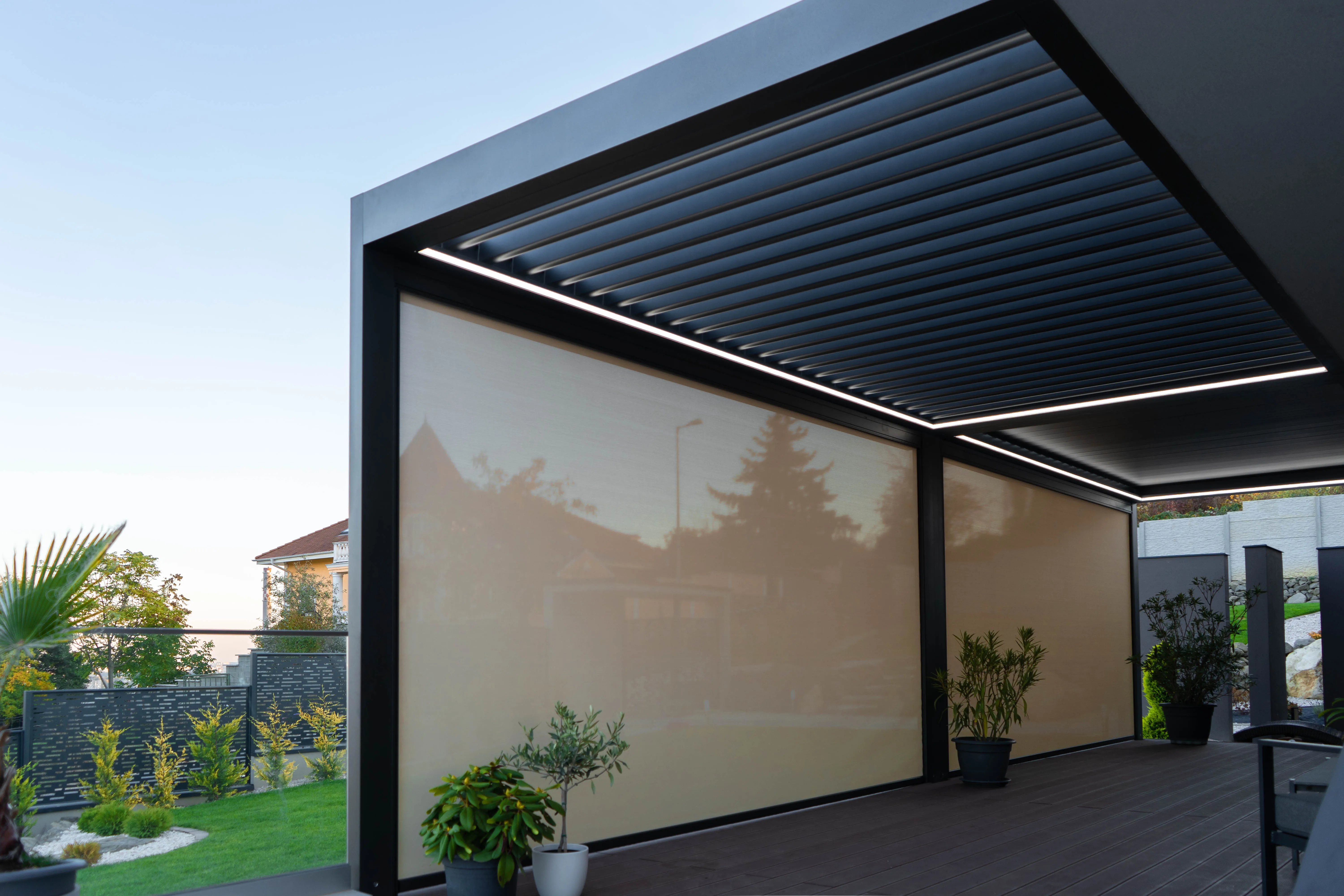 Bioklimatikus (sunguard) pergola tervezése és telepítése Budapesten, 2022-ben