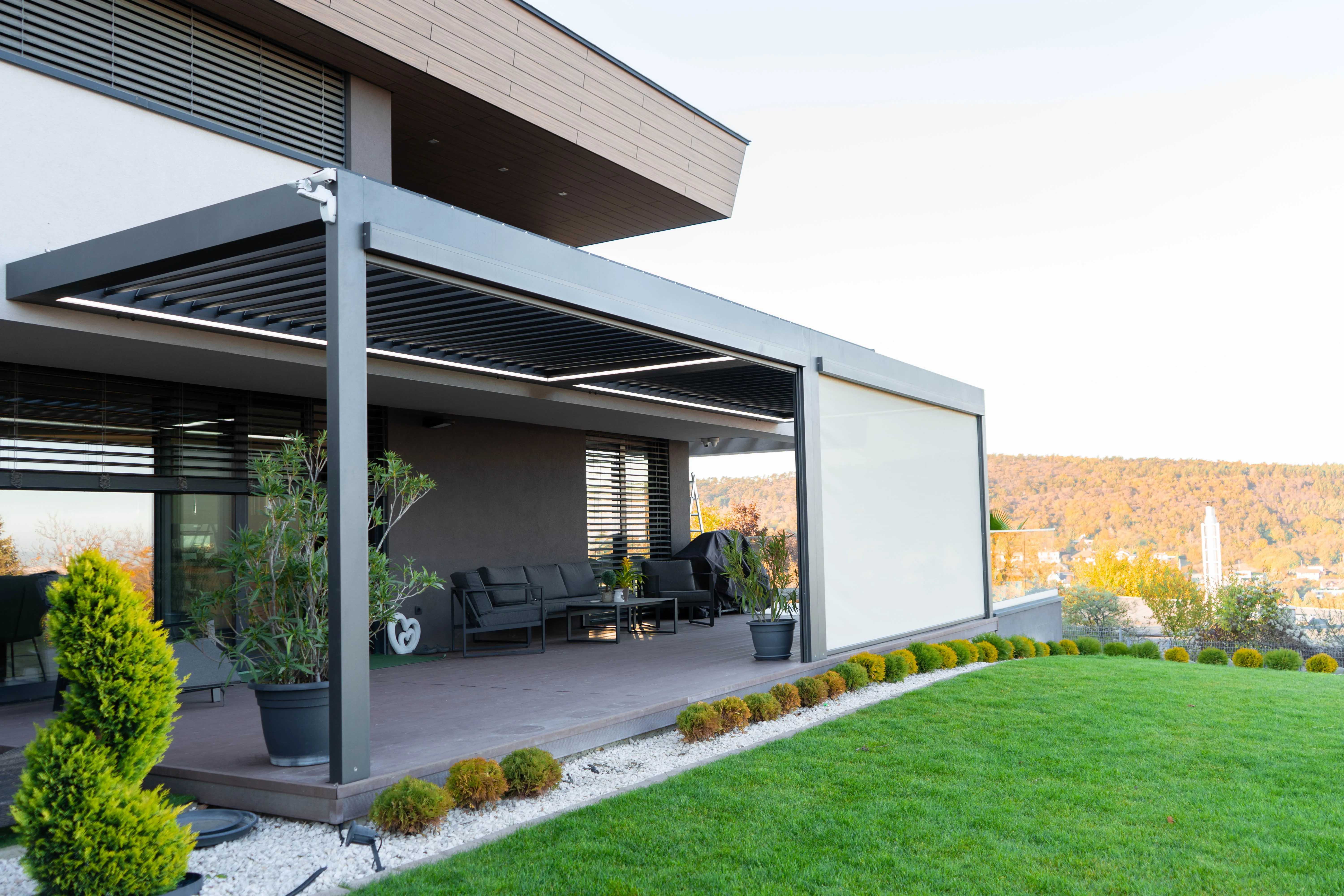 Bioklimatikus (sunguard) pergola tervezése és telepítése Budapesten, 2022-ben