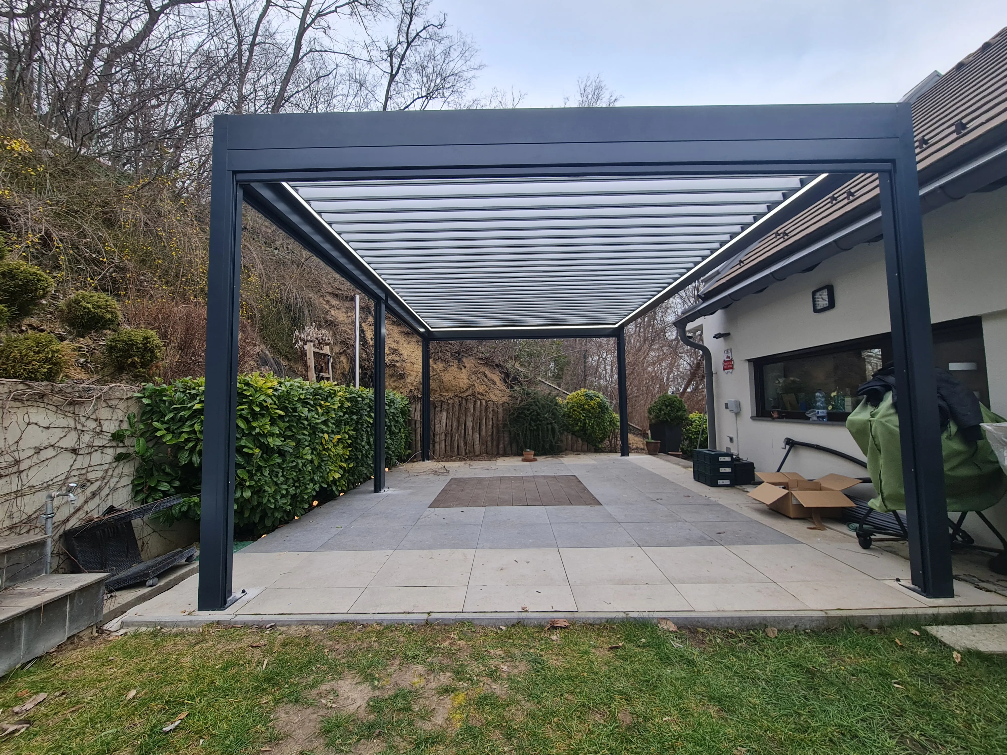 Bioklimatikus (sunguard) pergola tervezése és telepítése Budapesten, 2022-ben