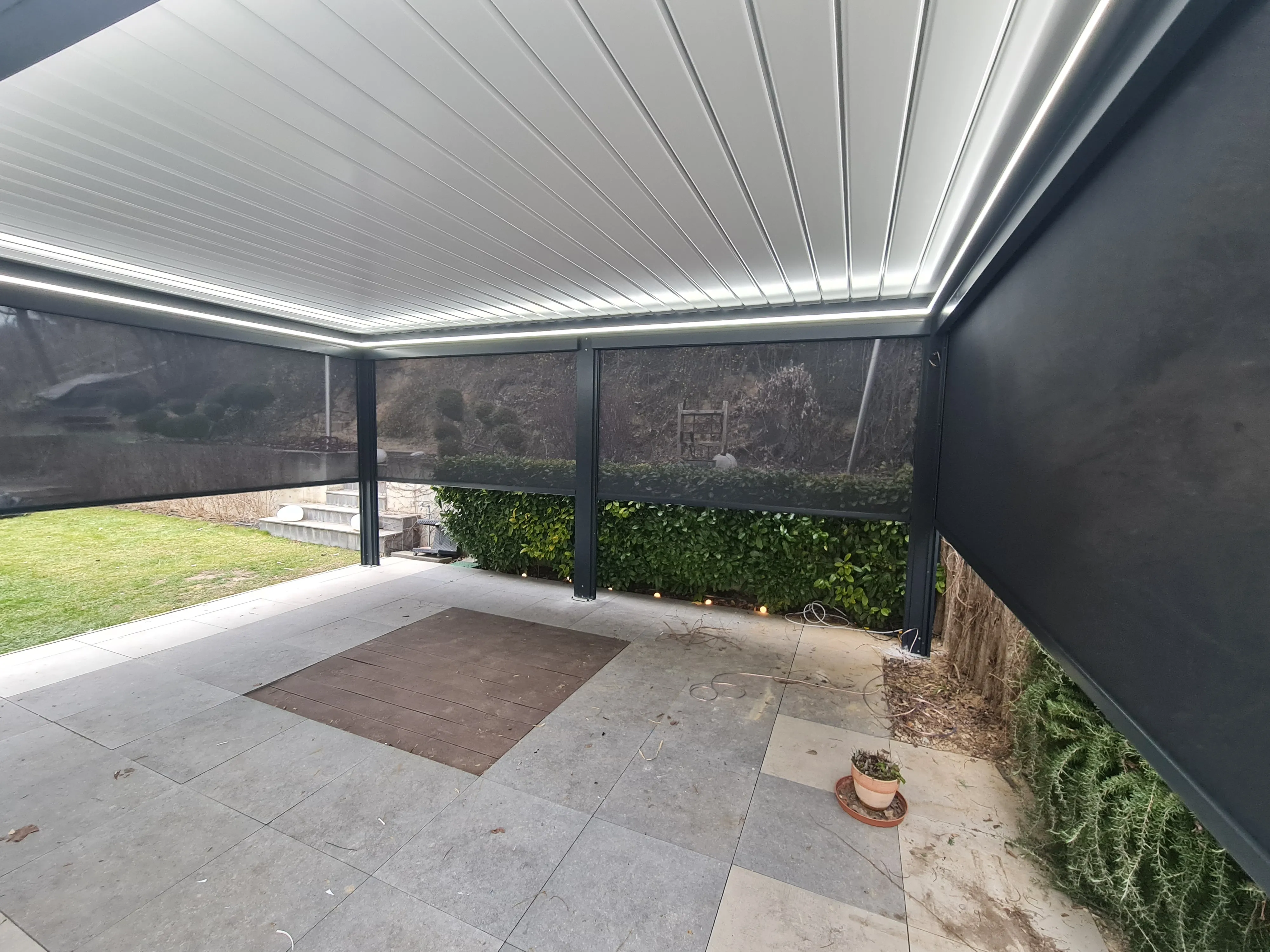 Bioklimatikus (sunguard) pergola tervezése és telepítése Budapesten, 2022-ben