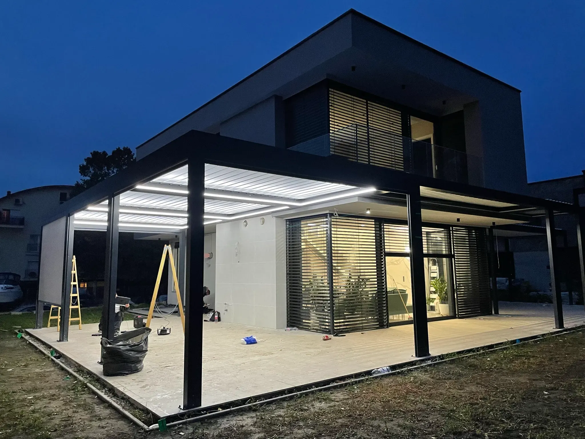 Bioklimatikus (sunguard) pergola tervezése és telepítése Budapesten, 2022-ben