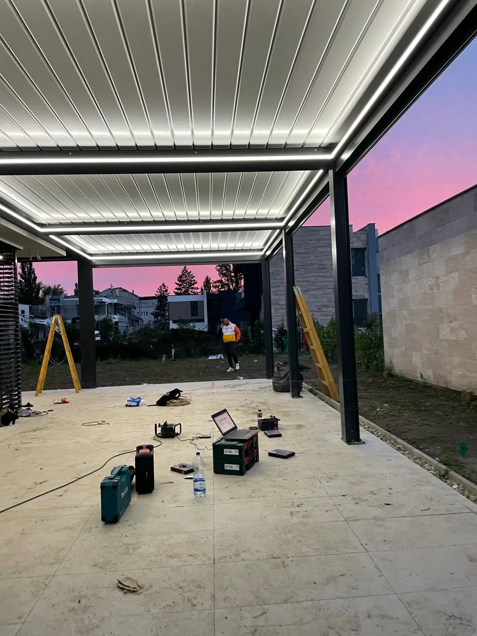 Bioklimatikus (sunguard) pergola tervezése és telepítése Budapesten, 2022-ben