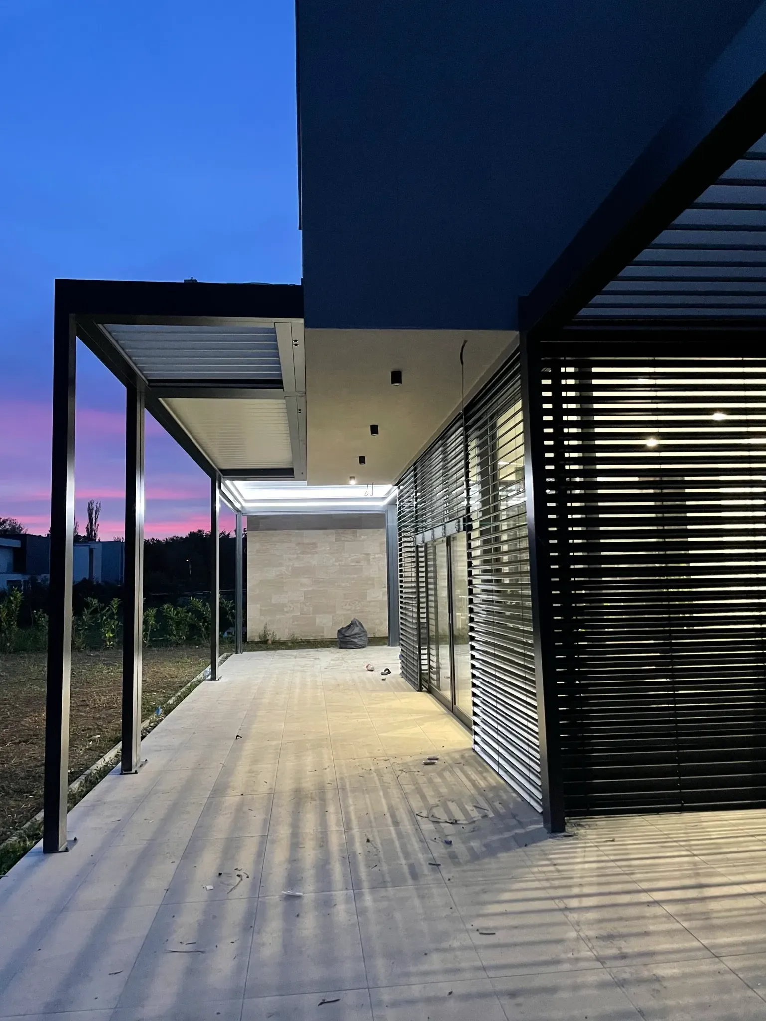 Bioklimatikus (sunguard) pergola tervezése és telepítése Budapesten, 2022-ben