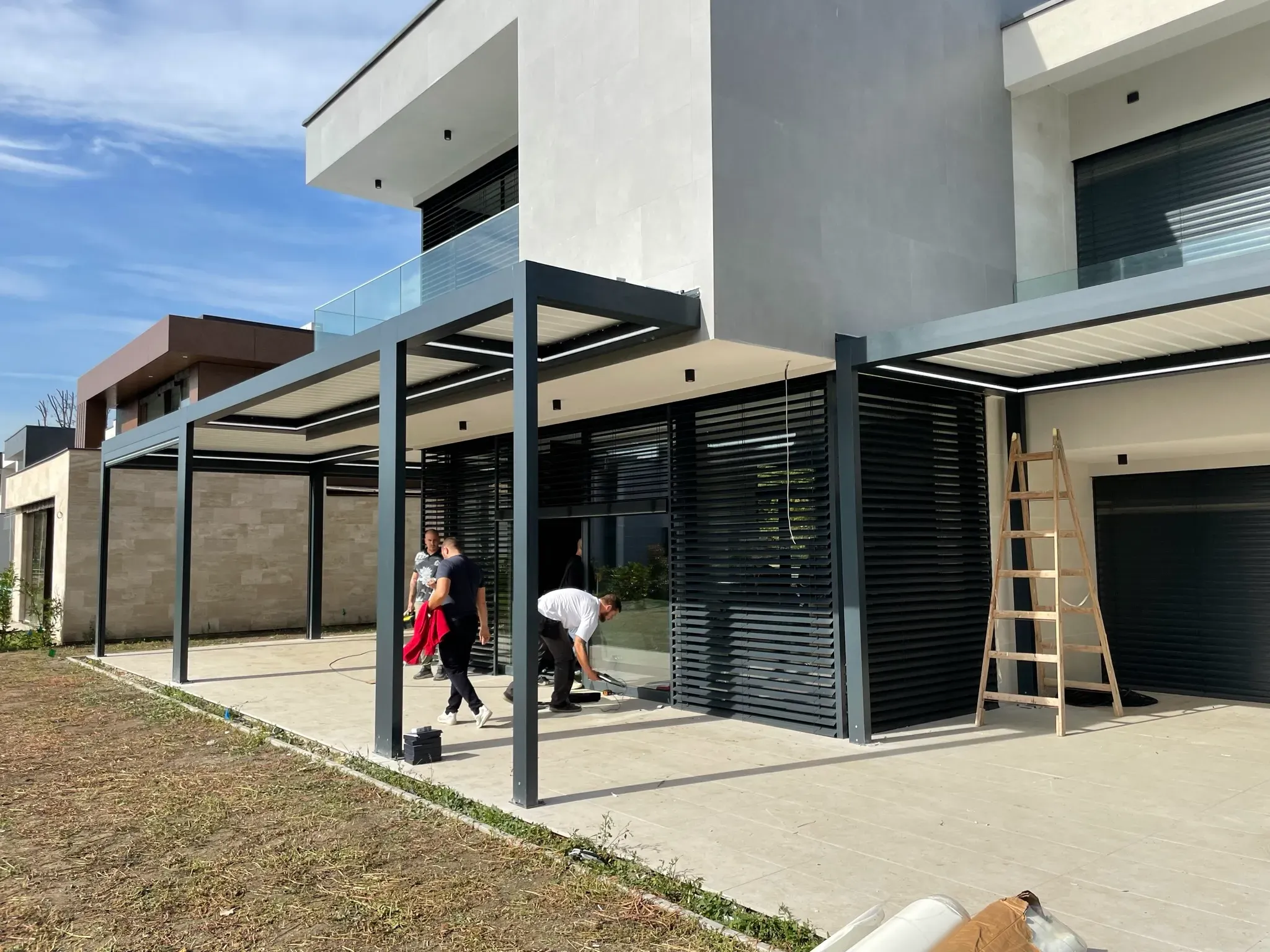 Bioklimatikus (sunguard) pergola tervezése és telepítése Budapesten, 2022-ben