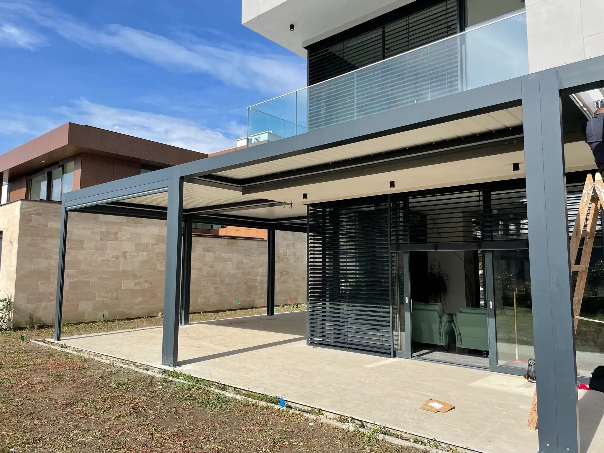 Bioklimatikus (sunguard) pergola tervezése és telepítése Budapesten, 2022-ben